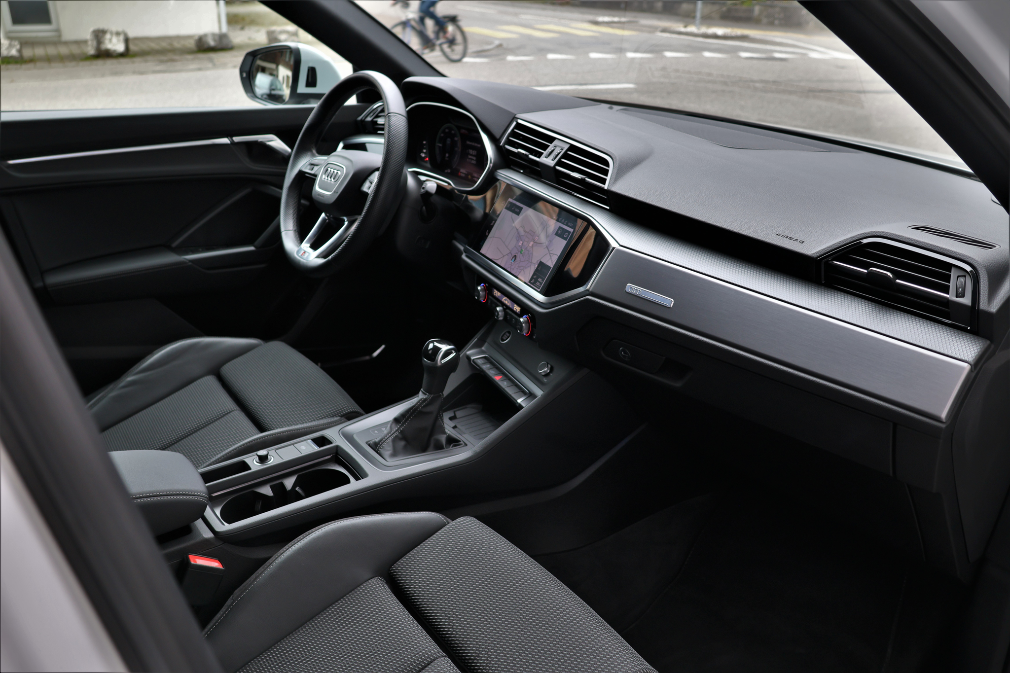 listing desktop thumbnail image 18