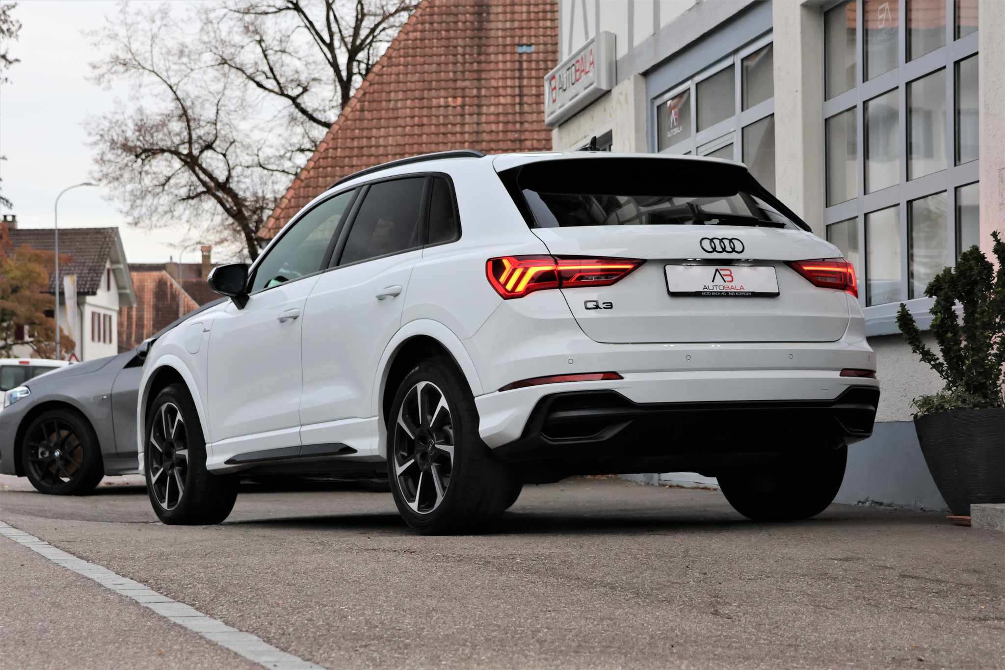 listing desktop thumbnail image 2