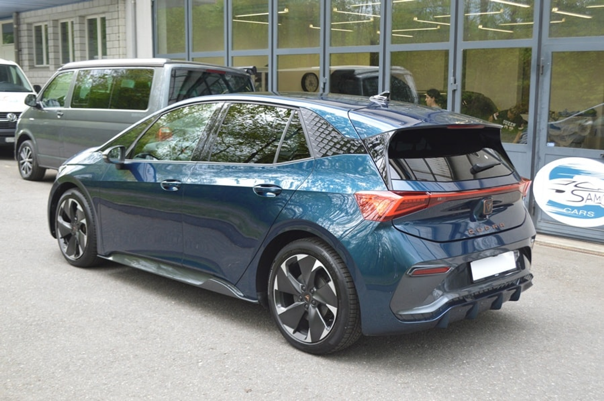 listing desktop thumbnail image 3