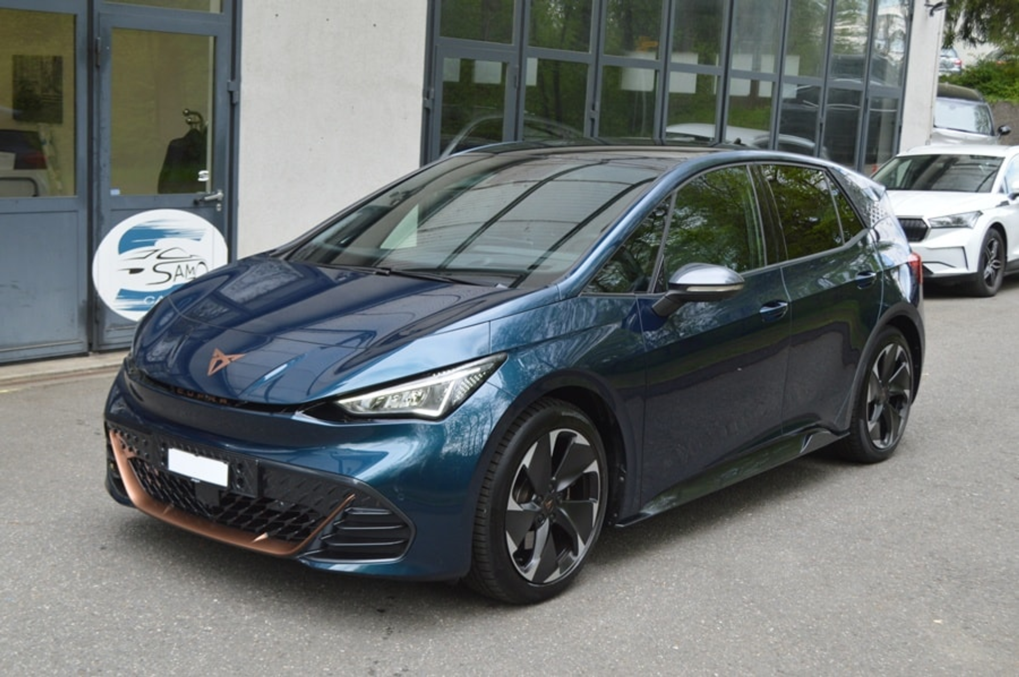 listing desktop thumbnail image 2