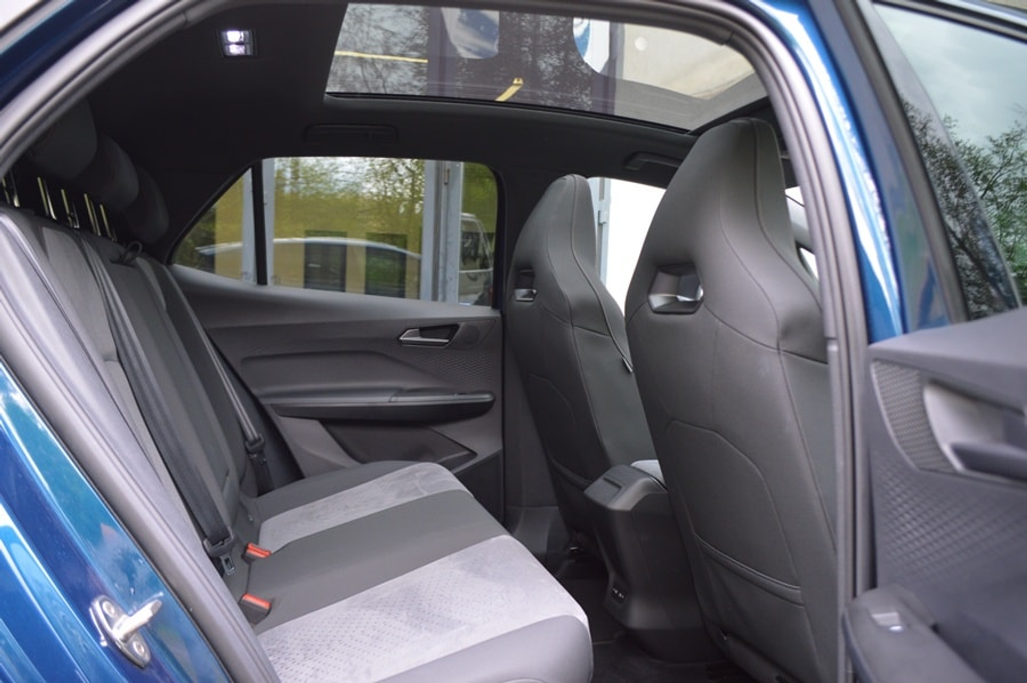 listing desktop thumbnail image 7