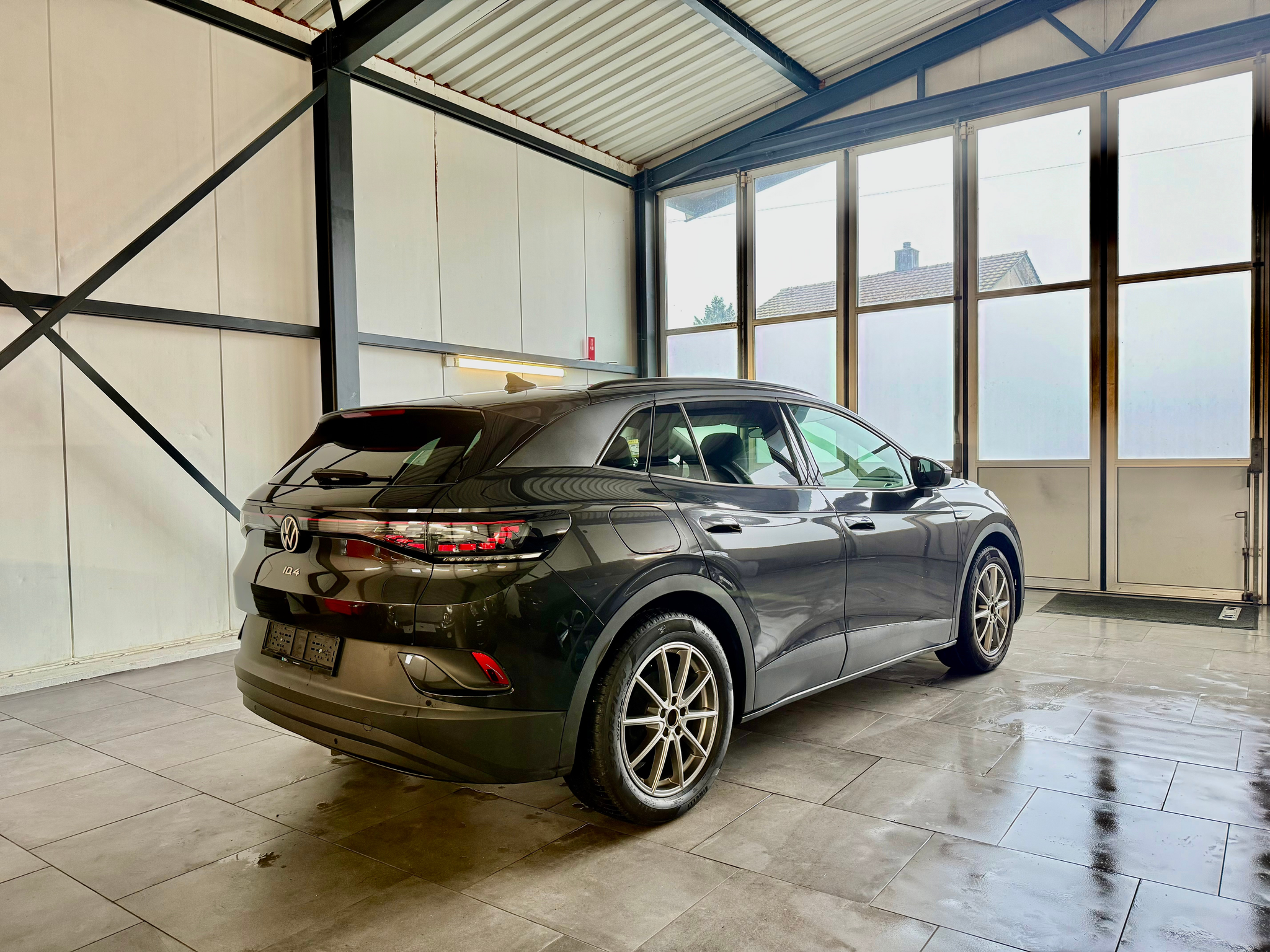 listing desktop thumbnail image 1