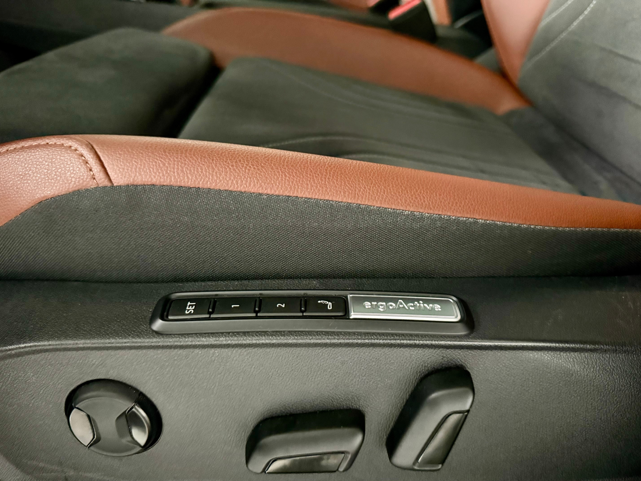 listing desktop thumbnail image 9