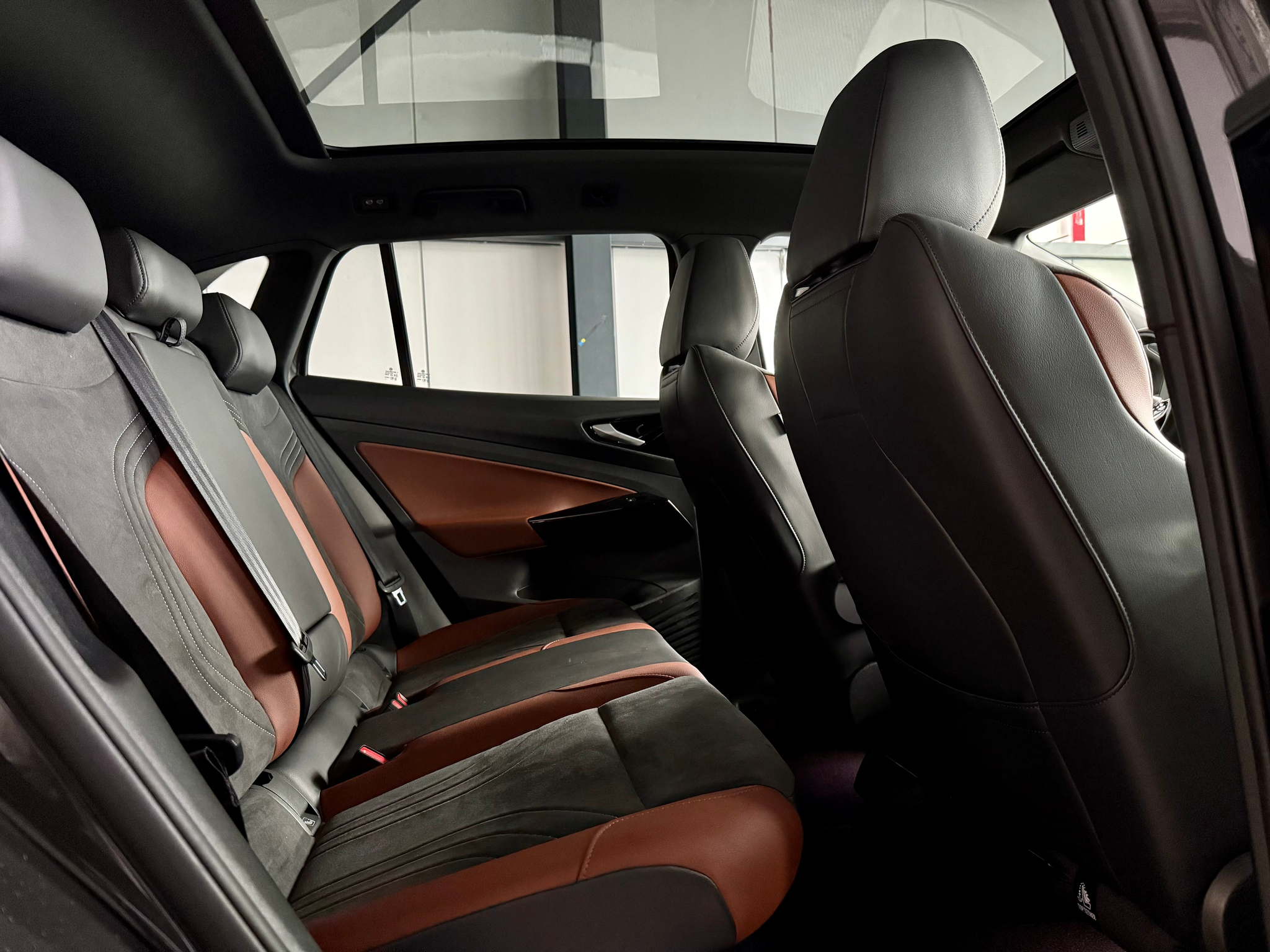 listing desktop thumbnail image 12