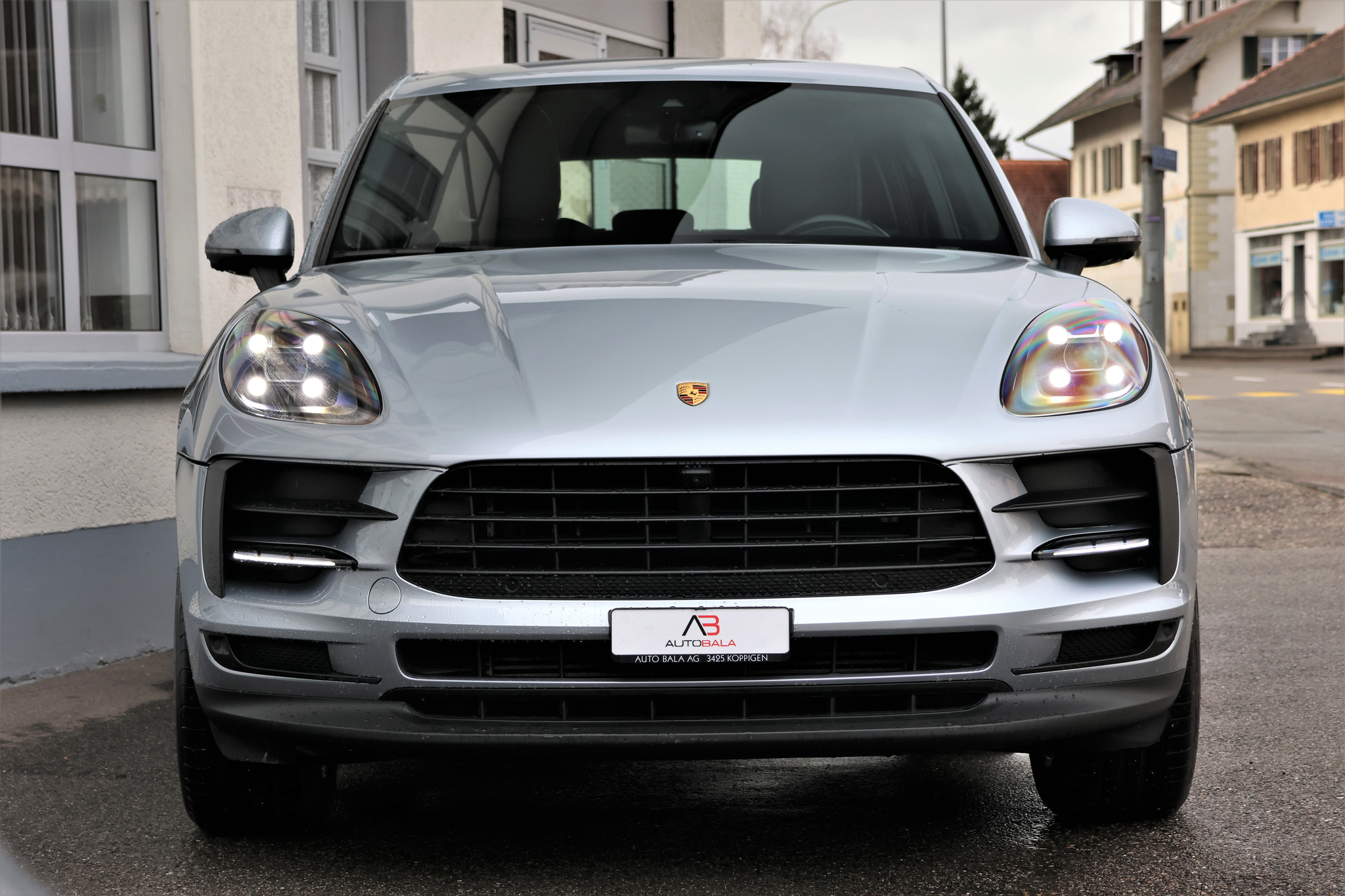 listing desktop thumbnail image 1