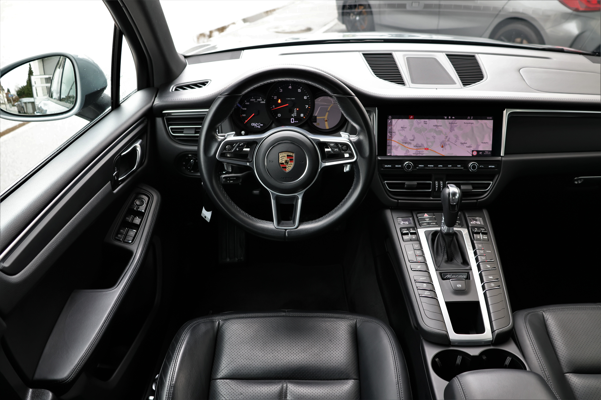 listing desktop thumbnail image 11