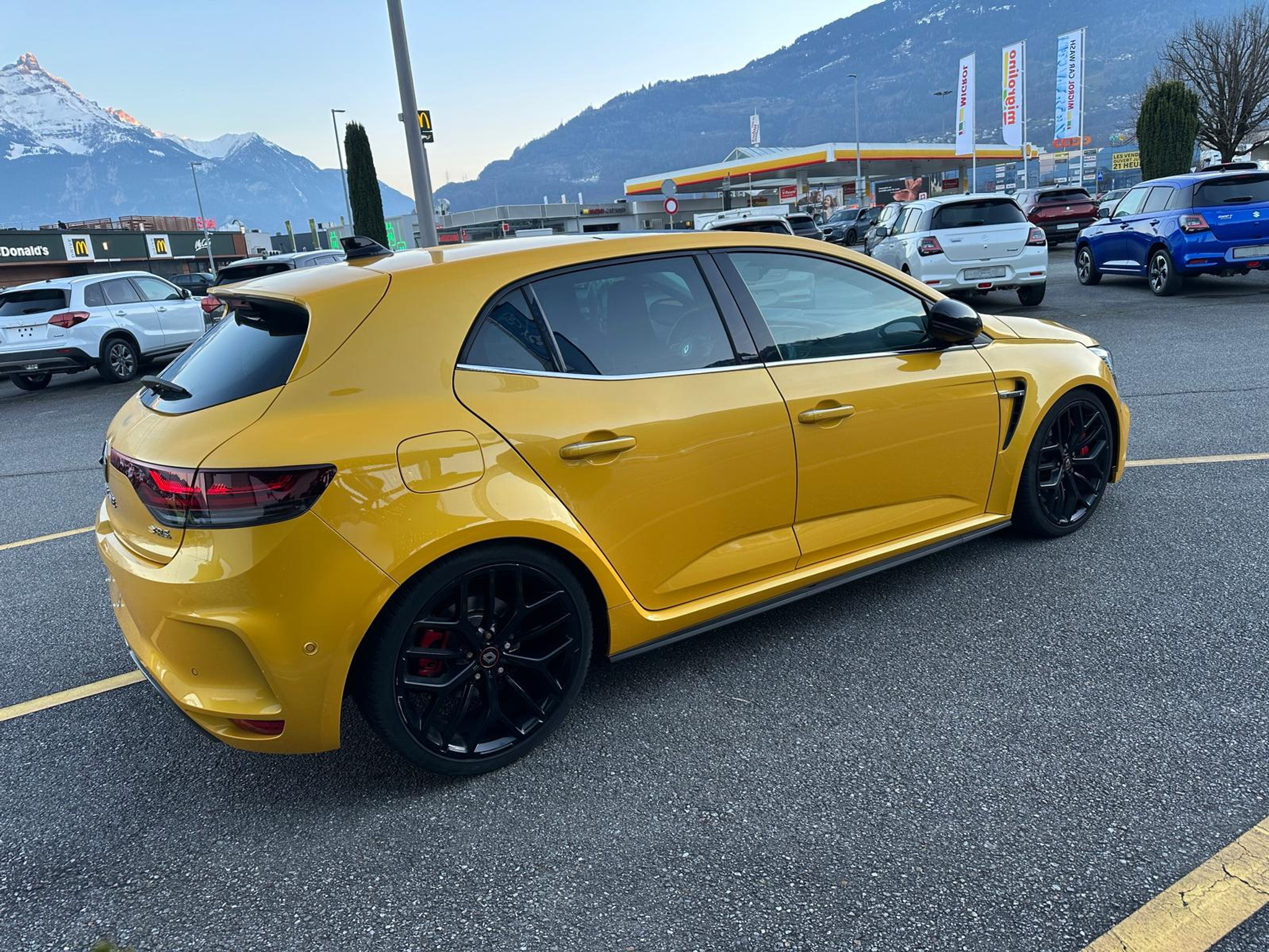 listing desktop thumbnail image 4