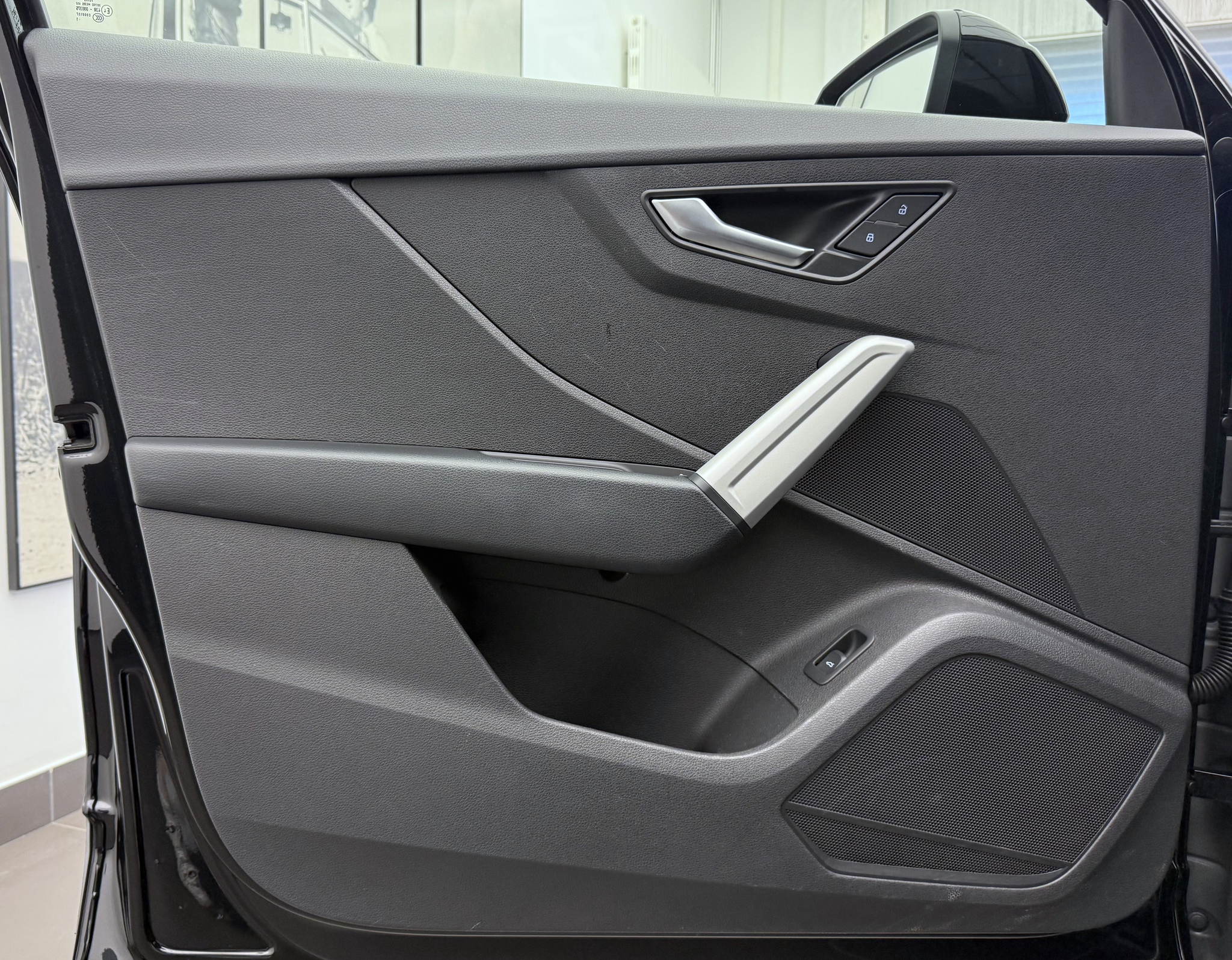 listing desktop thumbnail image 3