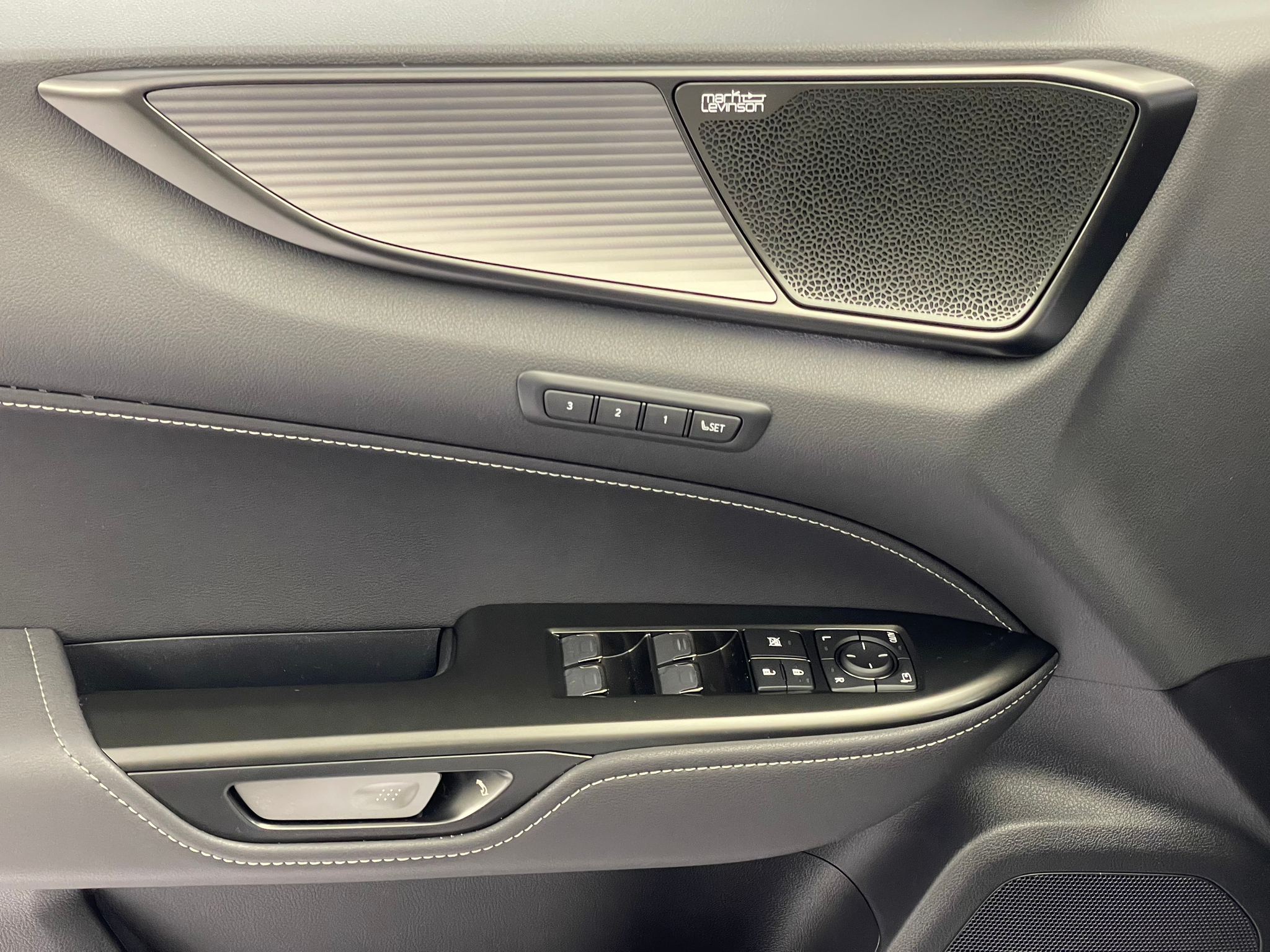 listing desktop thumbnail image 14