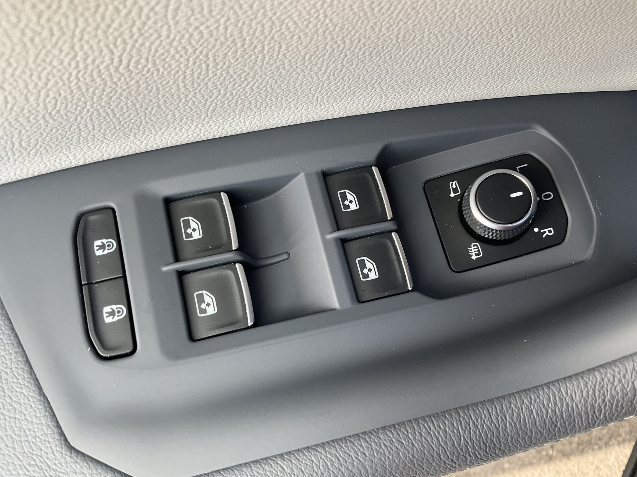 listing desktop thumbnail image 28