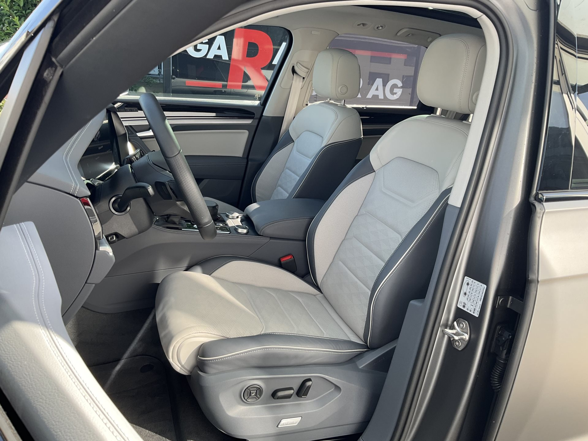 listing desktop thumbnail image 8