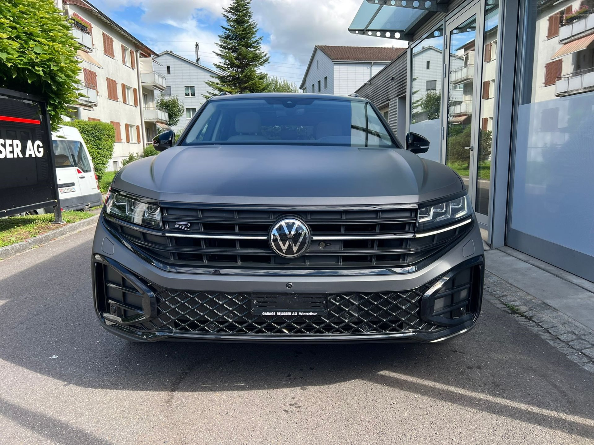 listing desktop thumbnail image 1