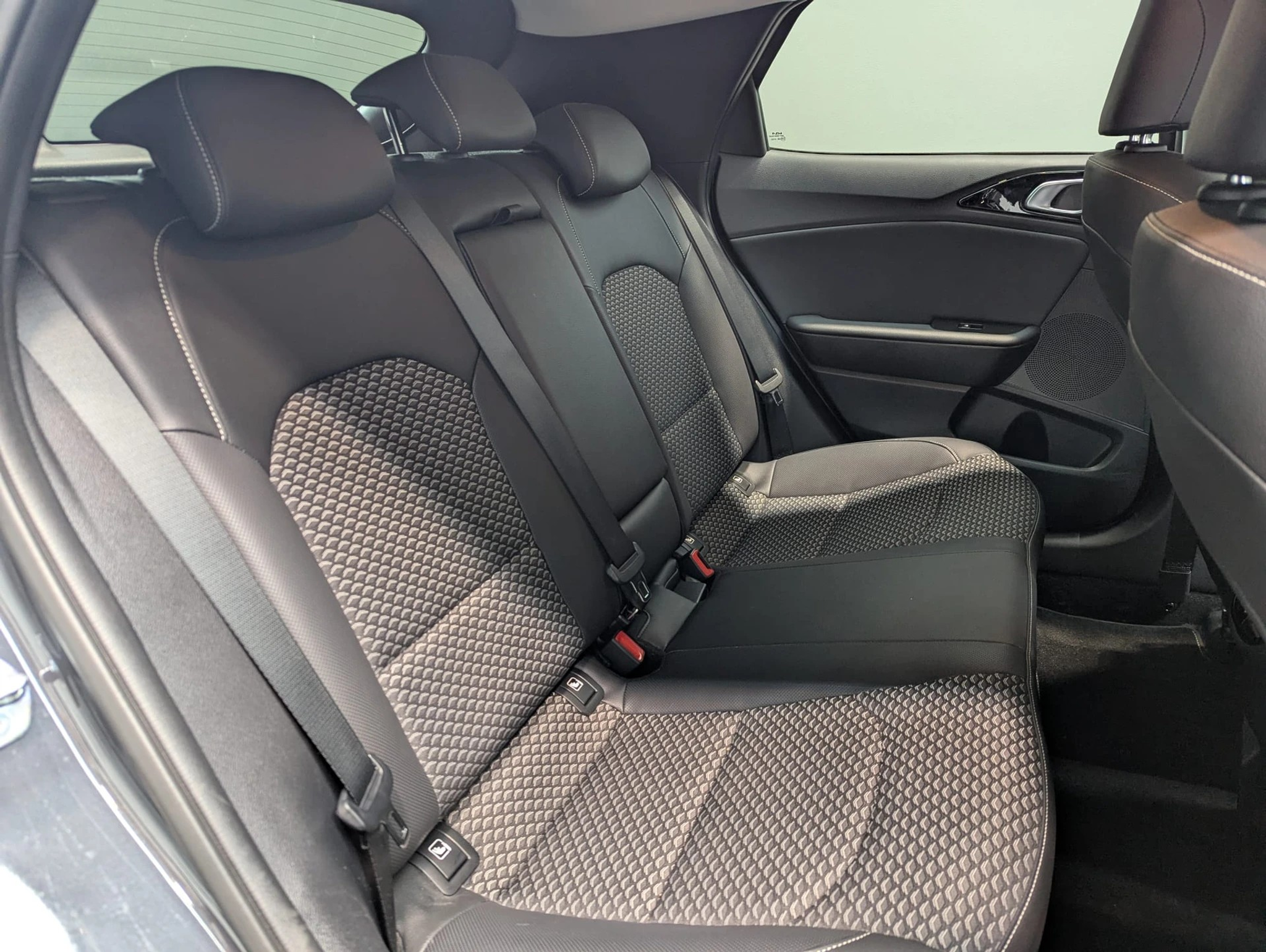 listing desktop thumbnail image 11