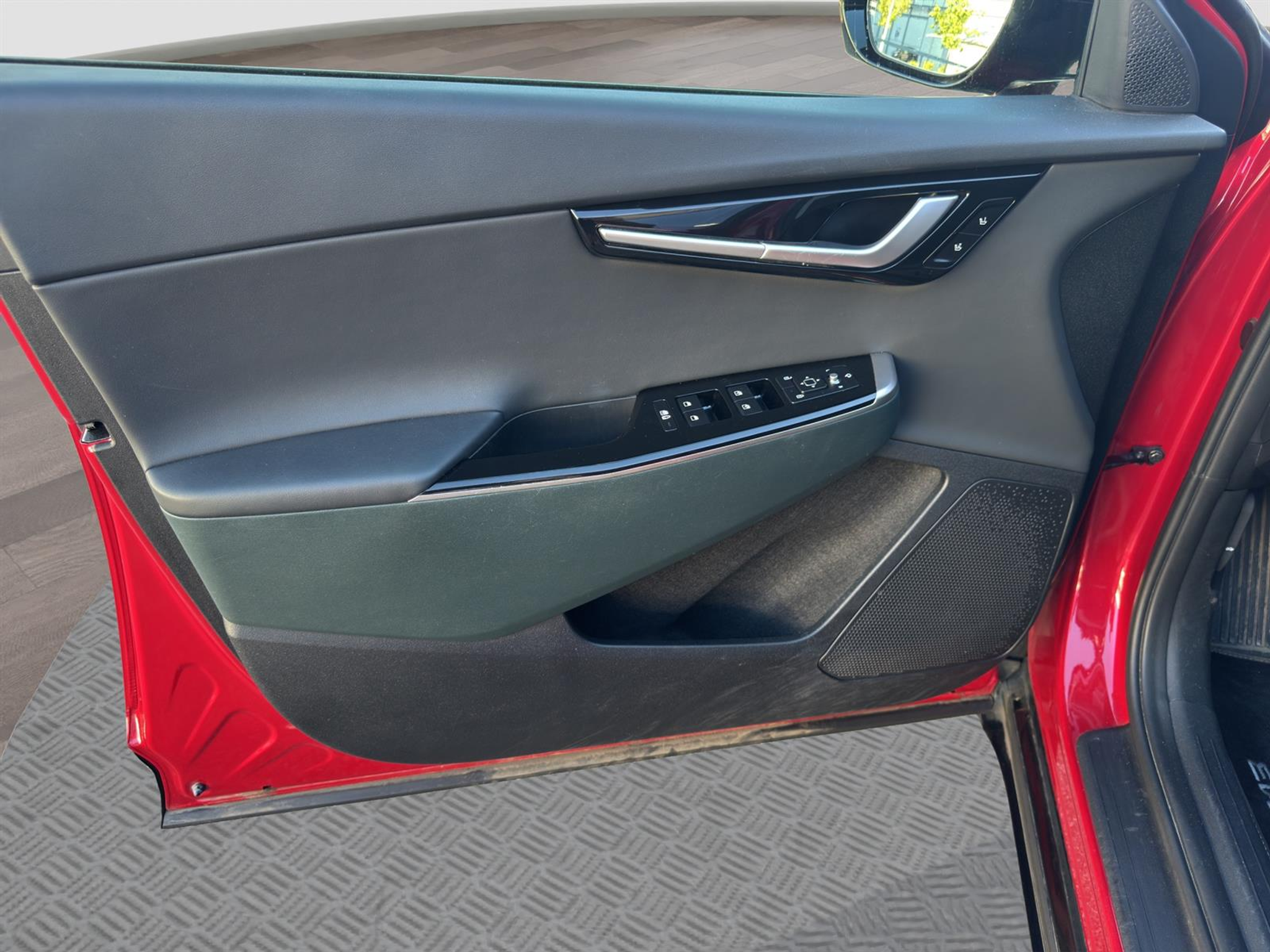 listing desktop thumbnail image 8