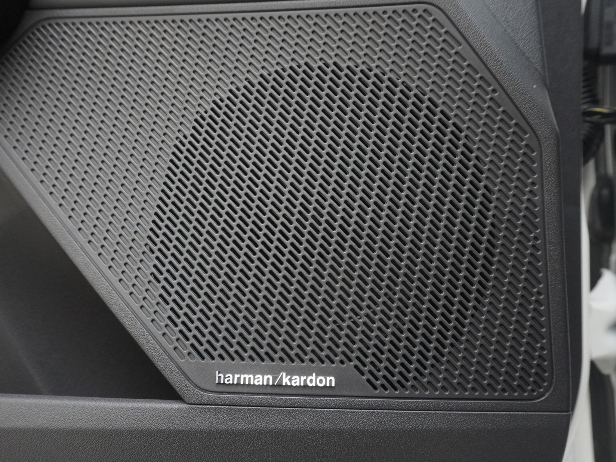 listing desktop thumbnail image 15