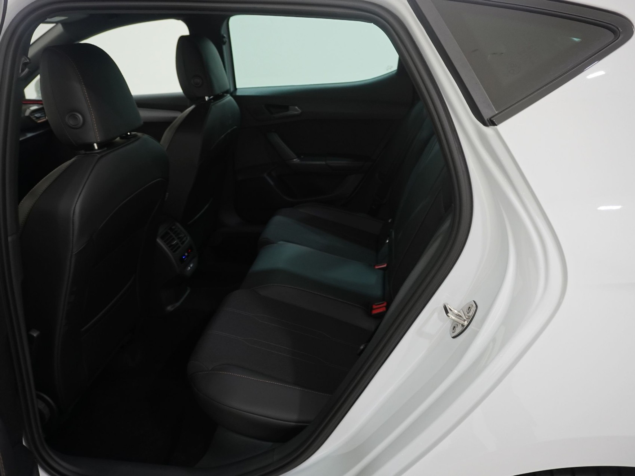 listing desktop thumbnail image 12