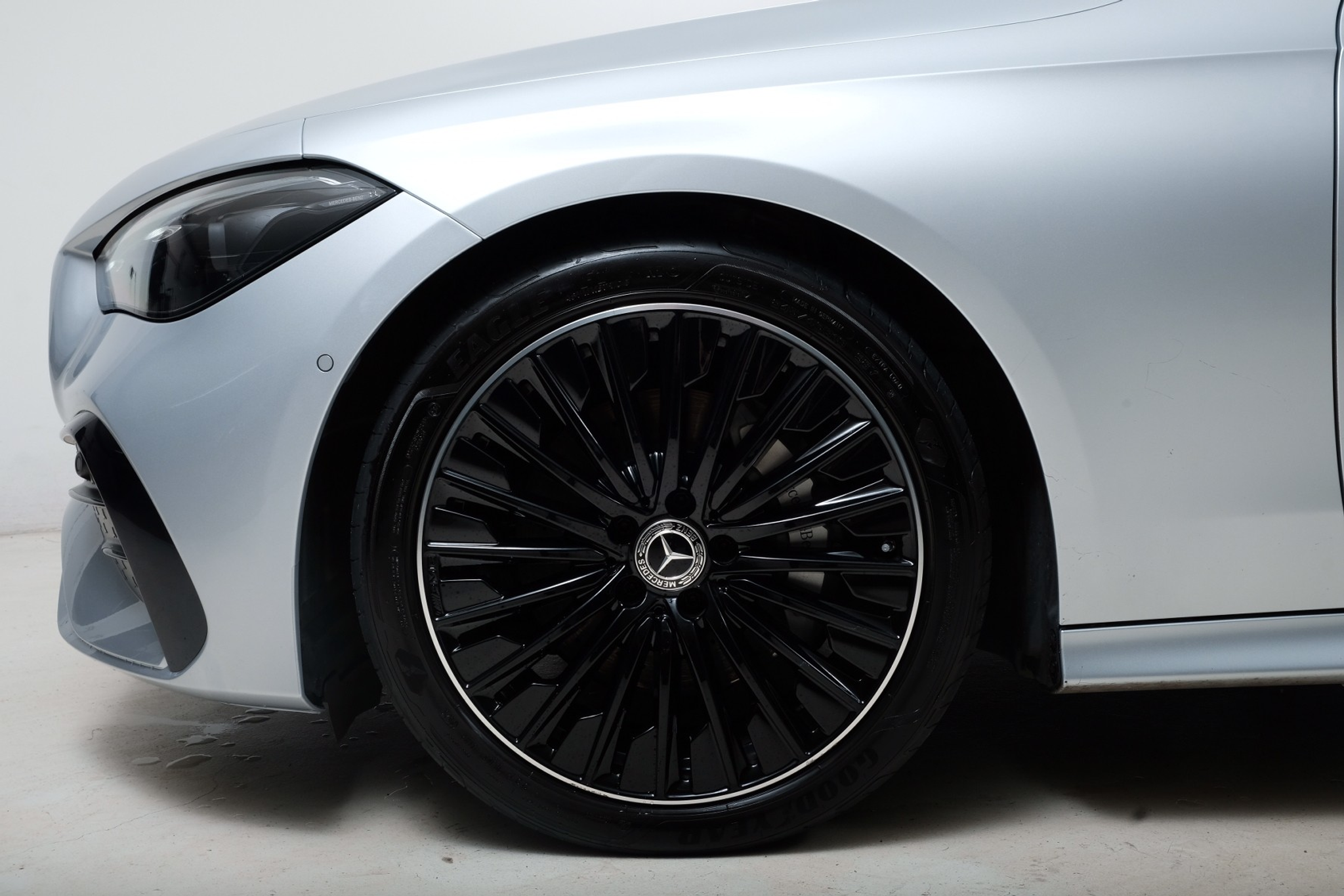 listing desktop thumbnail image 3