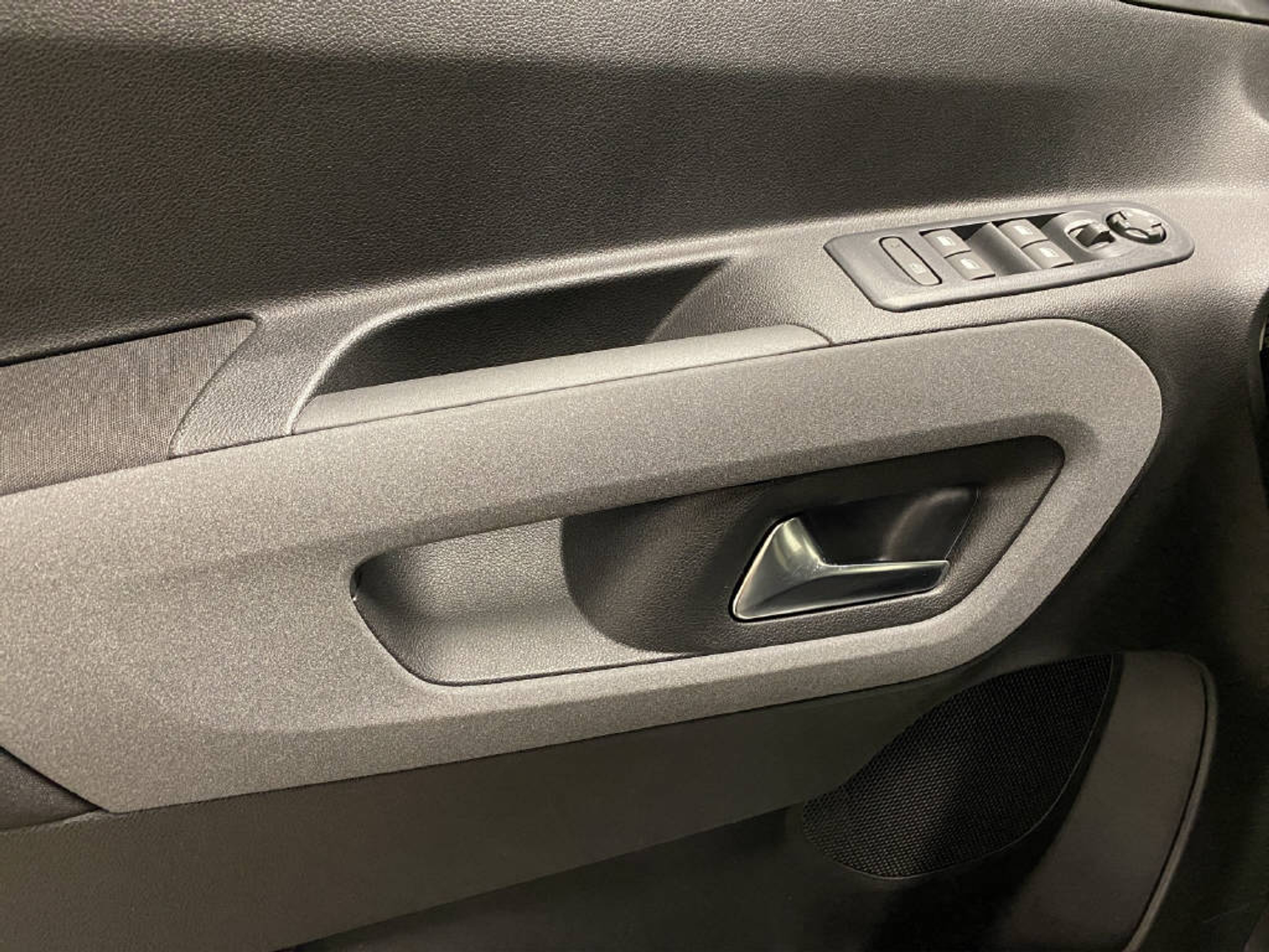 listing desktop thumbnail image 11