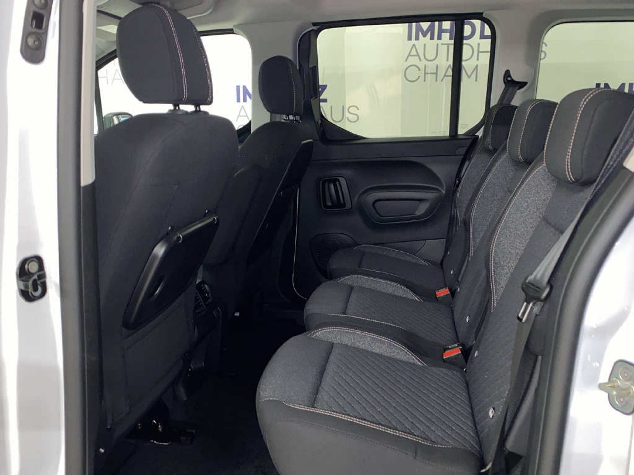 listing desktop thumbnail image 16