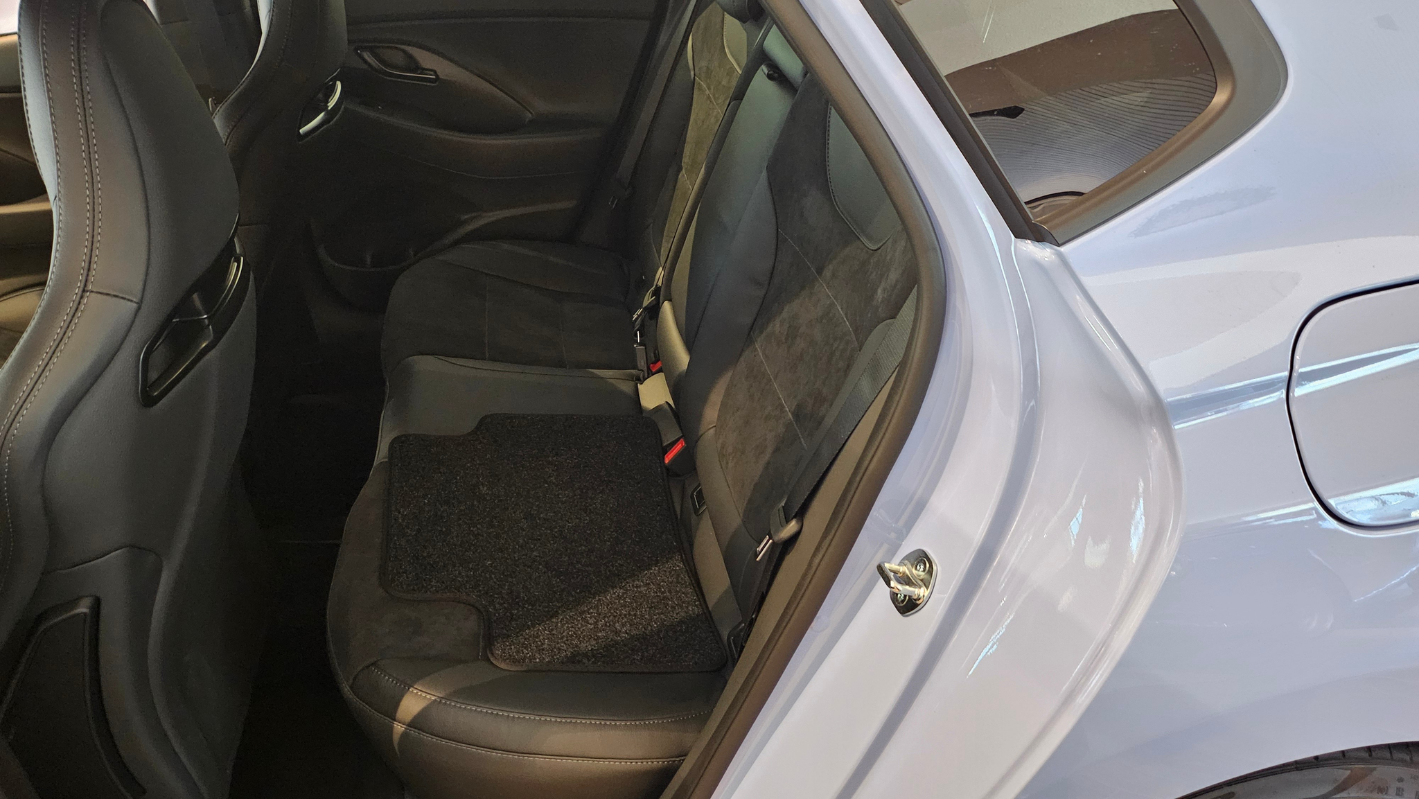 listing desktop thumbnail image 22