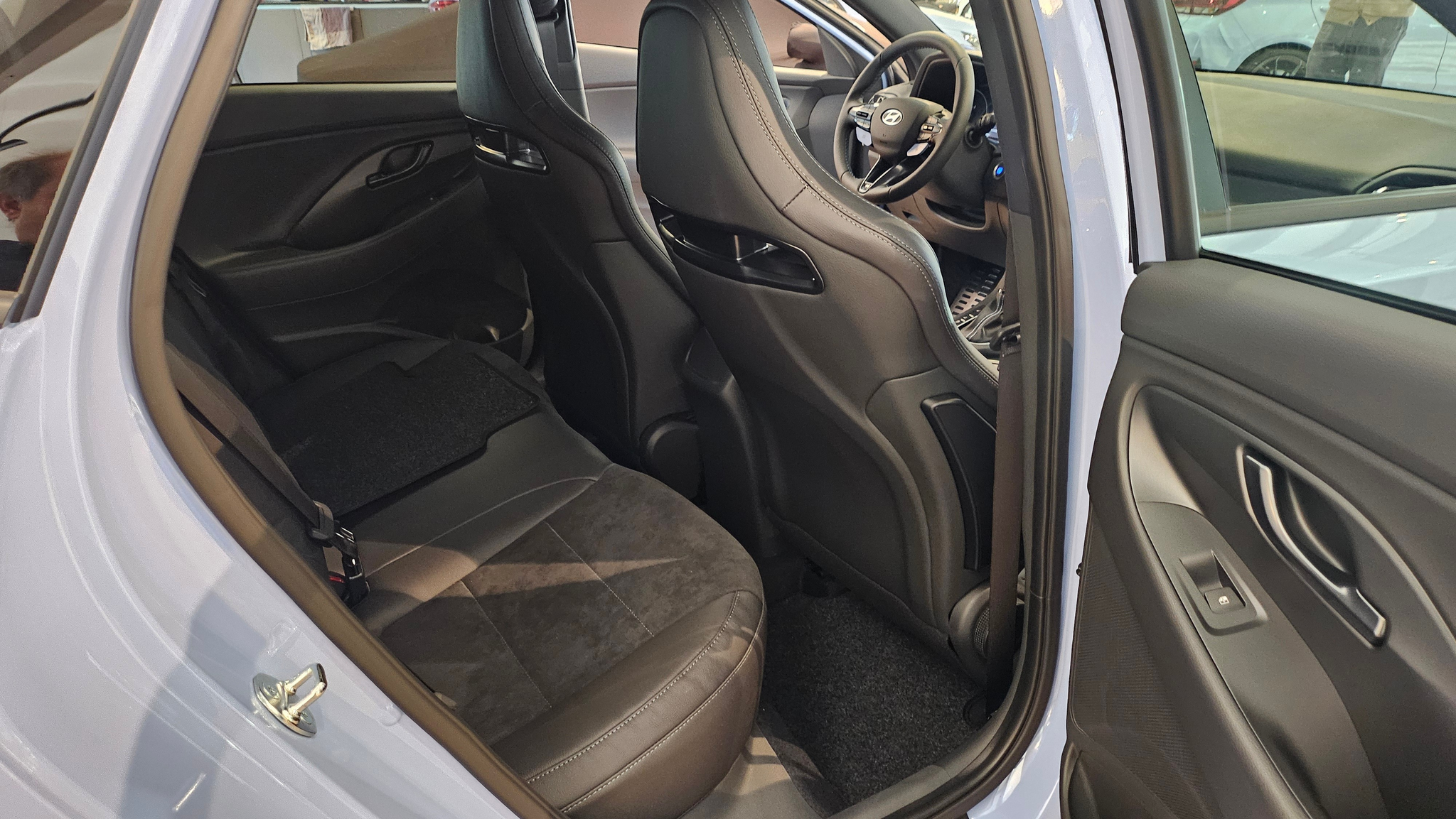 listing desktop thumbnail image 19