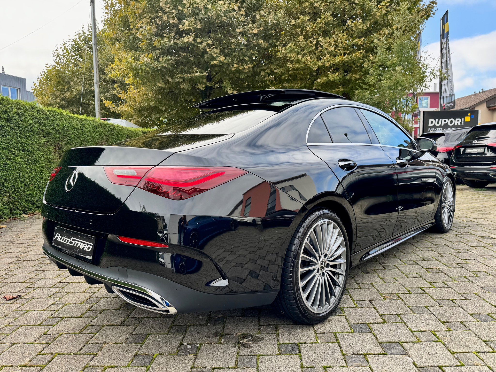 listing desktop thumbnail image 3