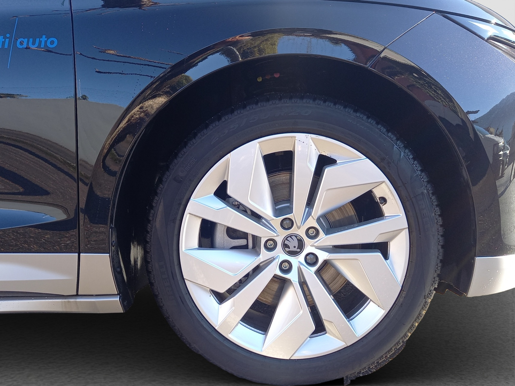 listing desktop thumbnail image 4