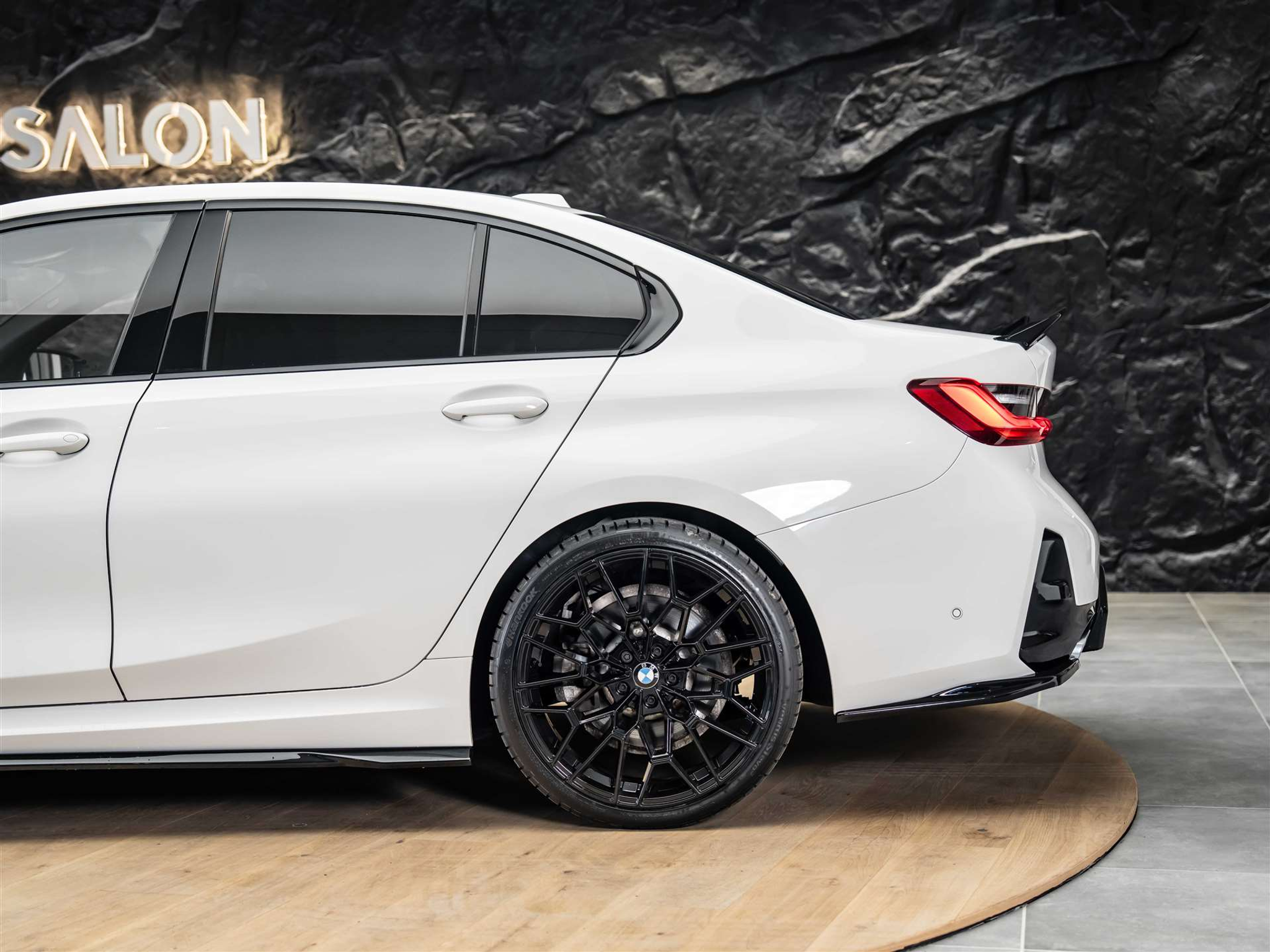 listing desktop thumbnail image 21