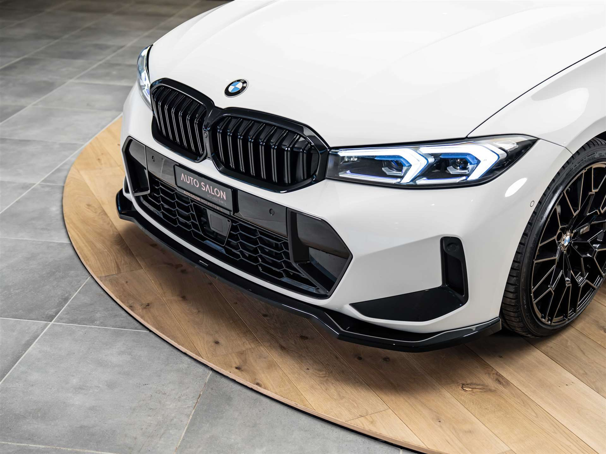 listing desktop thumbnail image 16