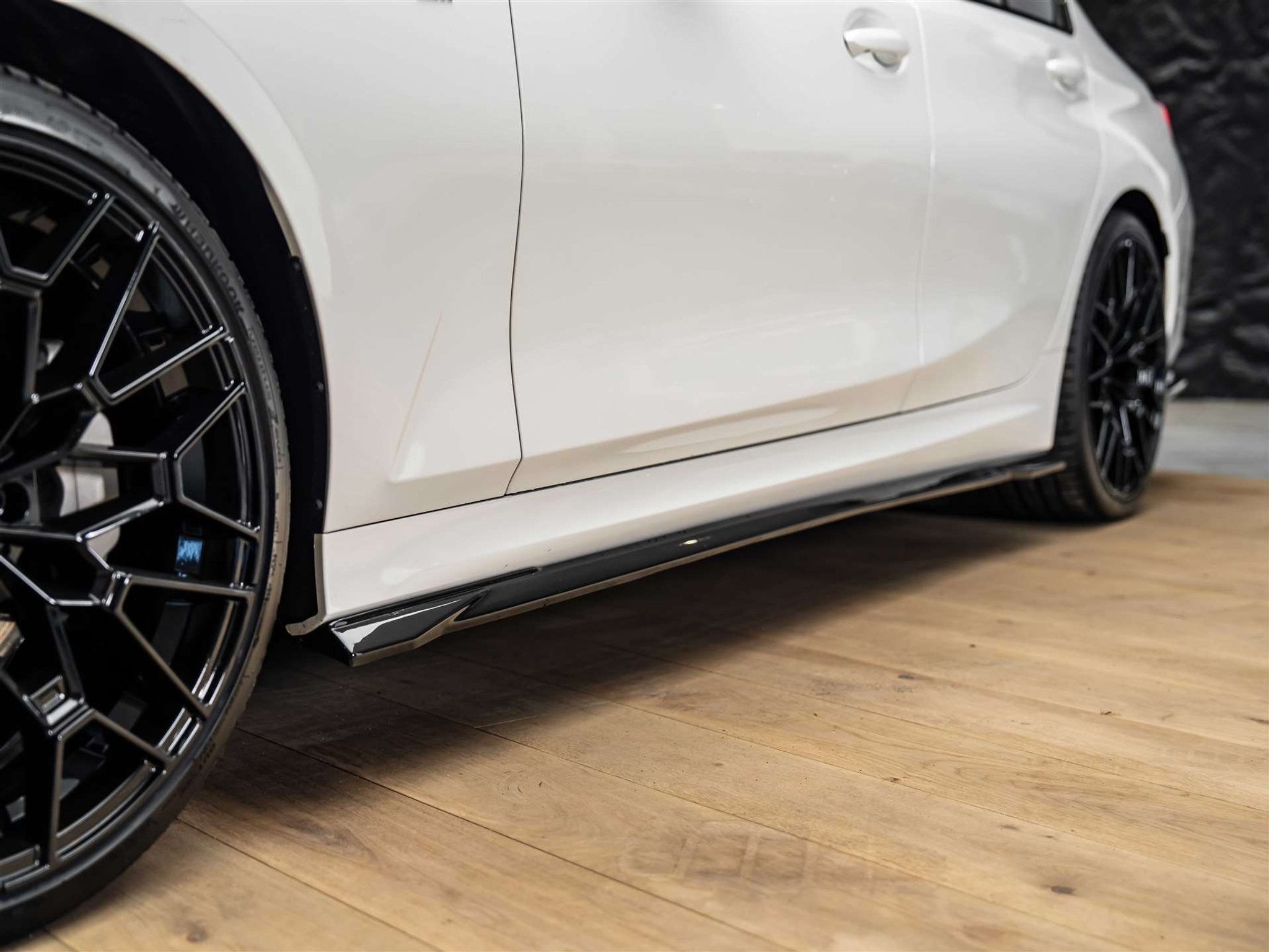 listing desktop thumbnail image 18