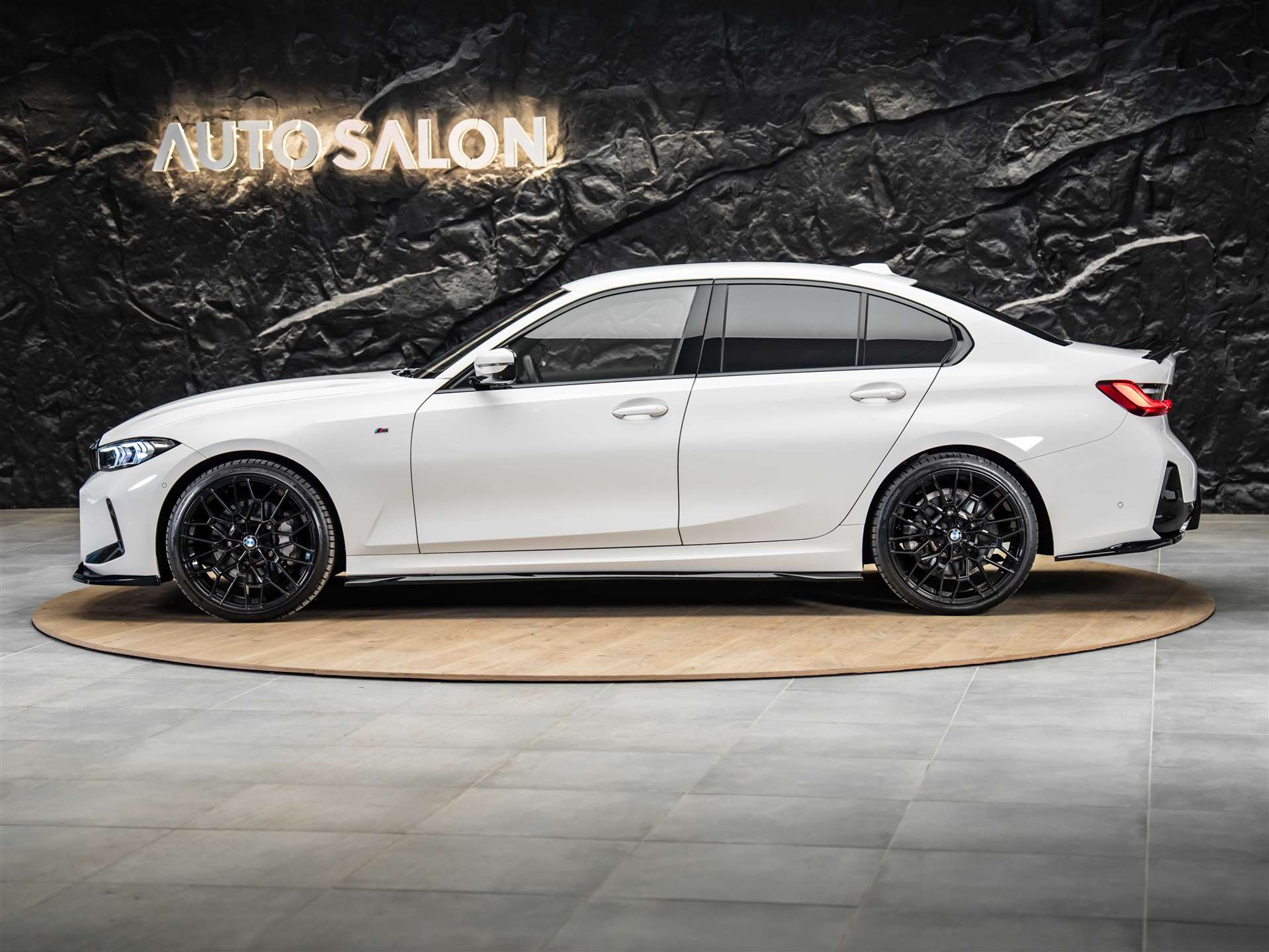 listing desktop thumbnail image 1