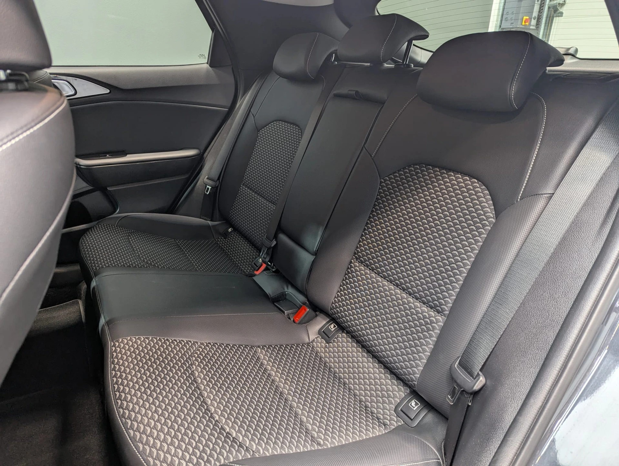 listing desktop thumbnail image 10