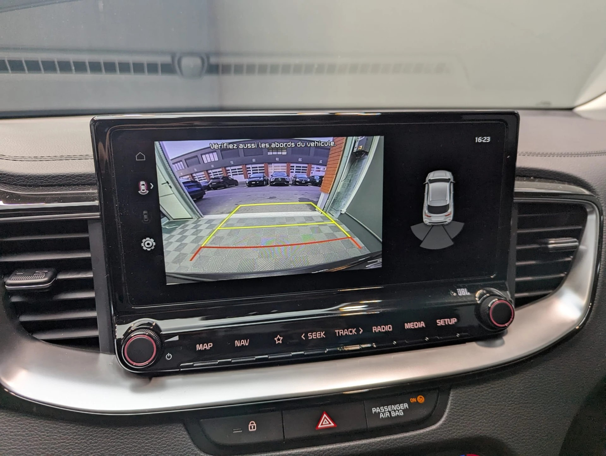 listing desktop thumbnail image 15