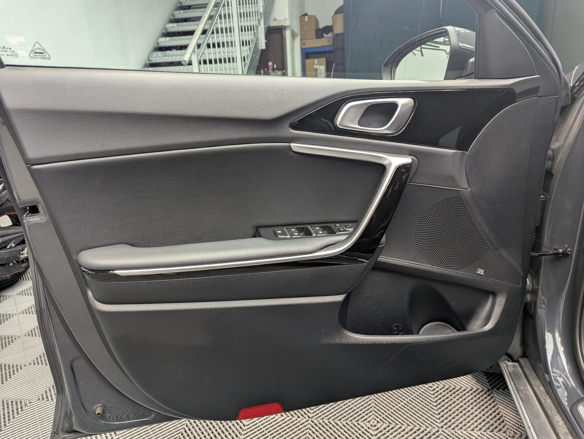 listing desktop thumbnail image 20