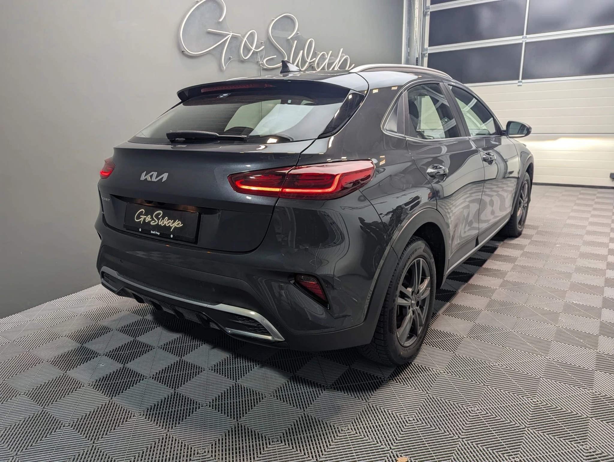 listing desktop thumbnail image 3