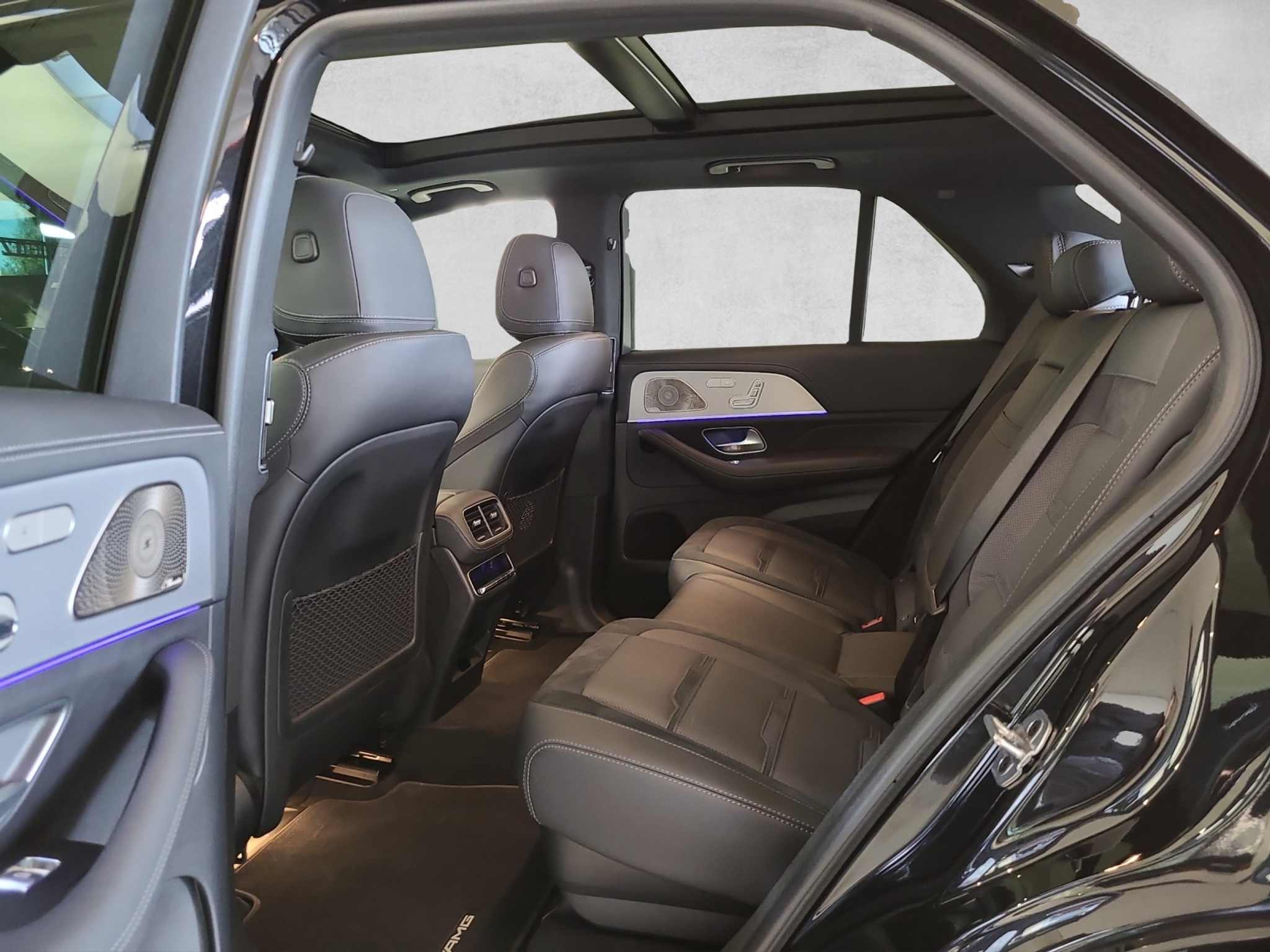 listing desktop thumbnail image 10