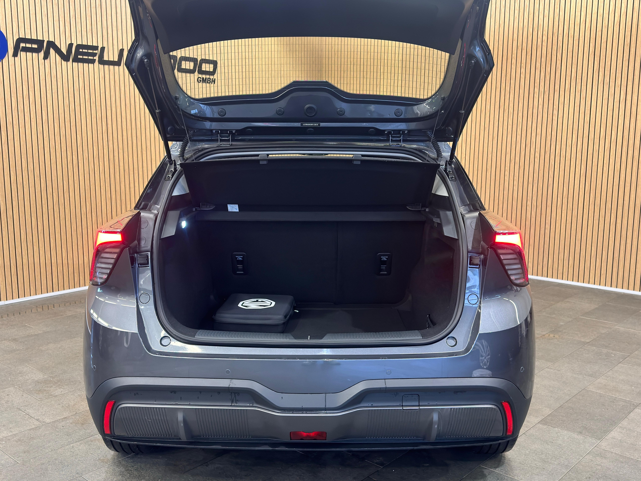 listing desktop thumbnail image 2