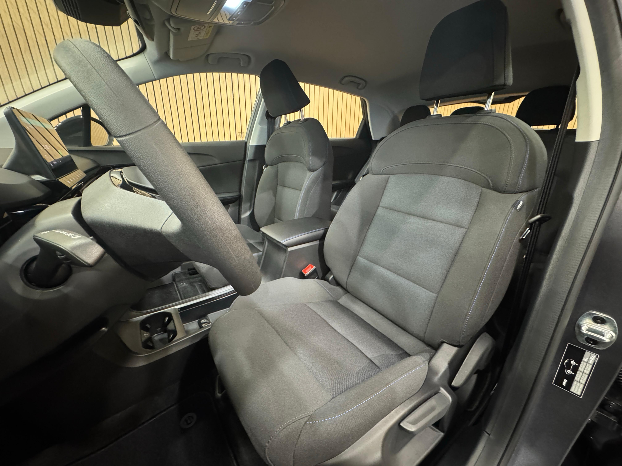 listing desktop thumbnail image 17