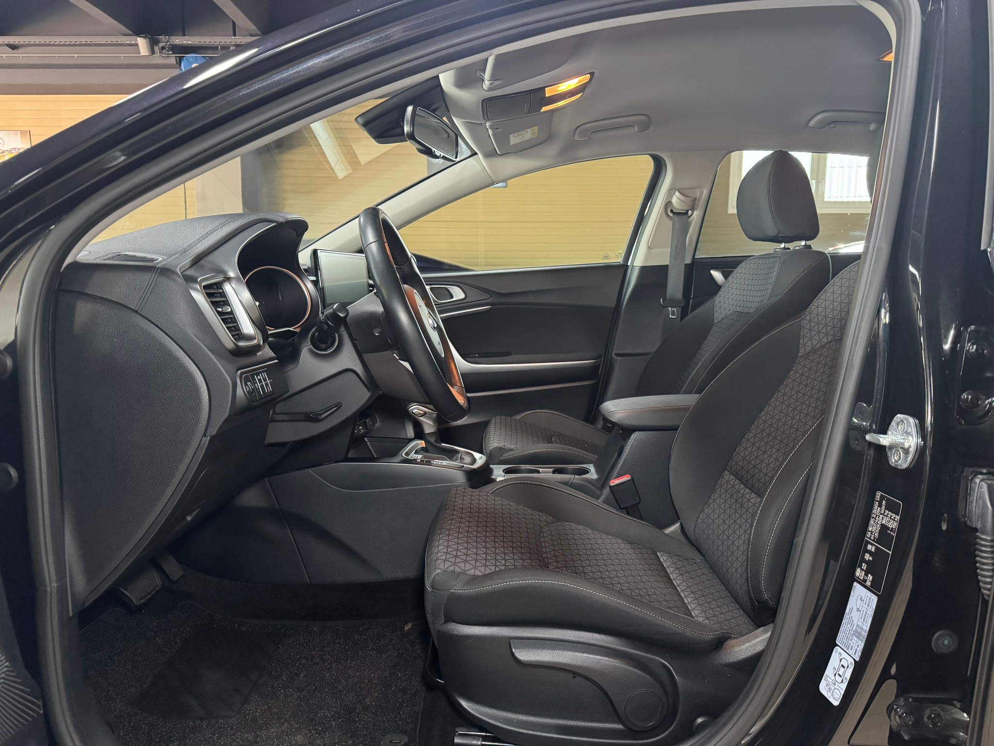 listing desktop thumbnail image 11