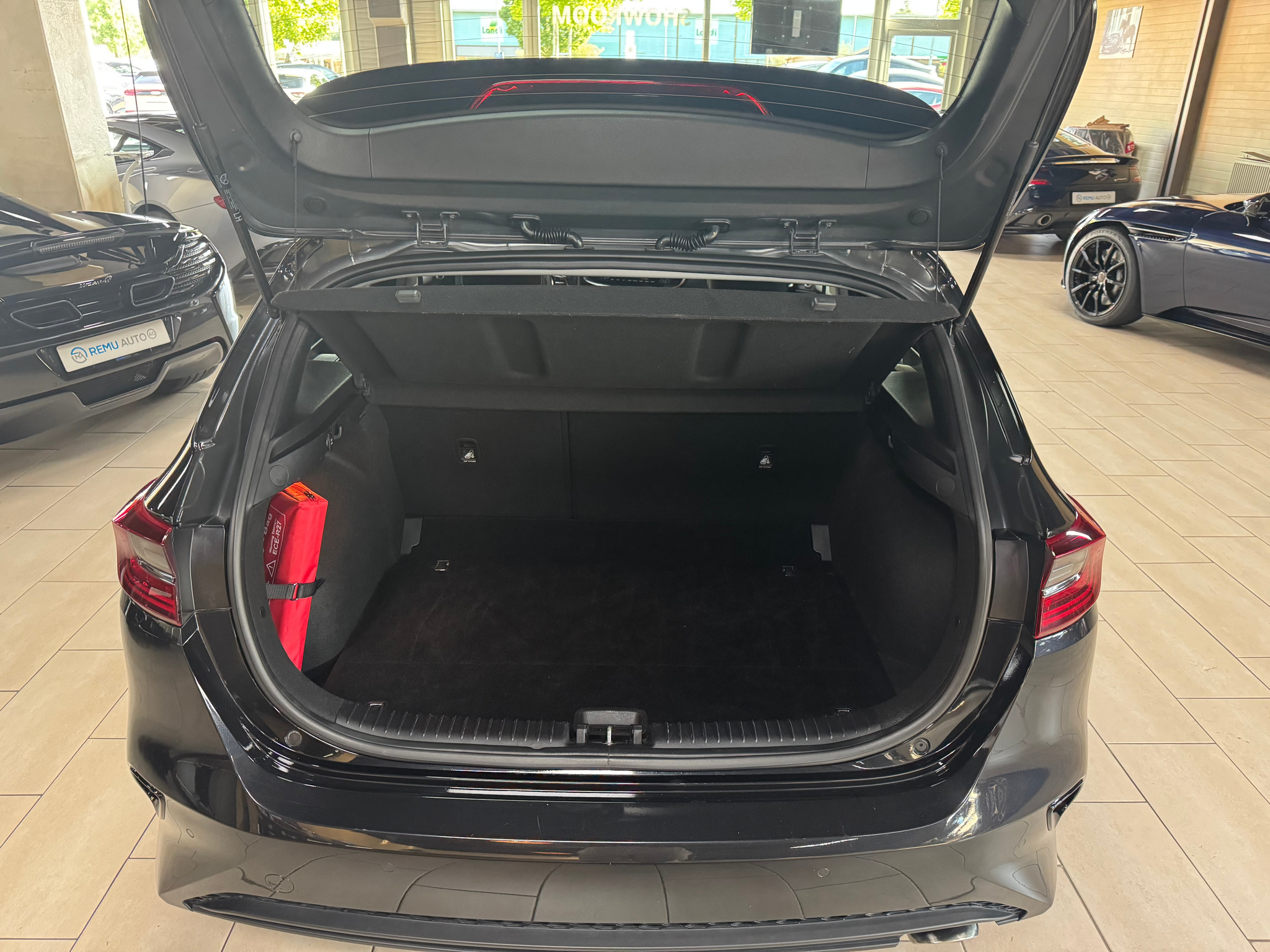 listing desktop thumbnail image 16