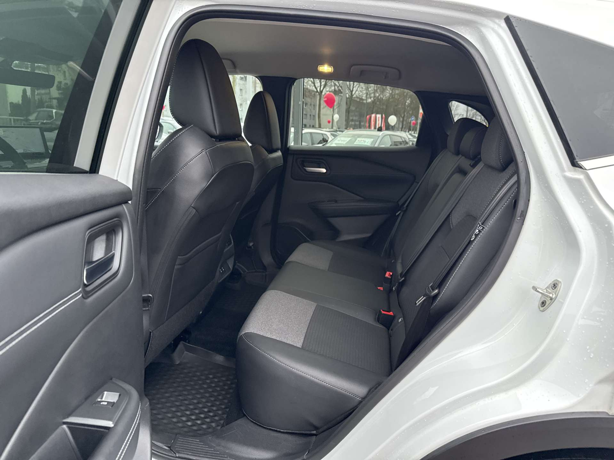 listing desktop thumbnail image 6