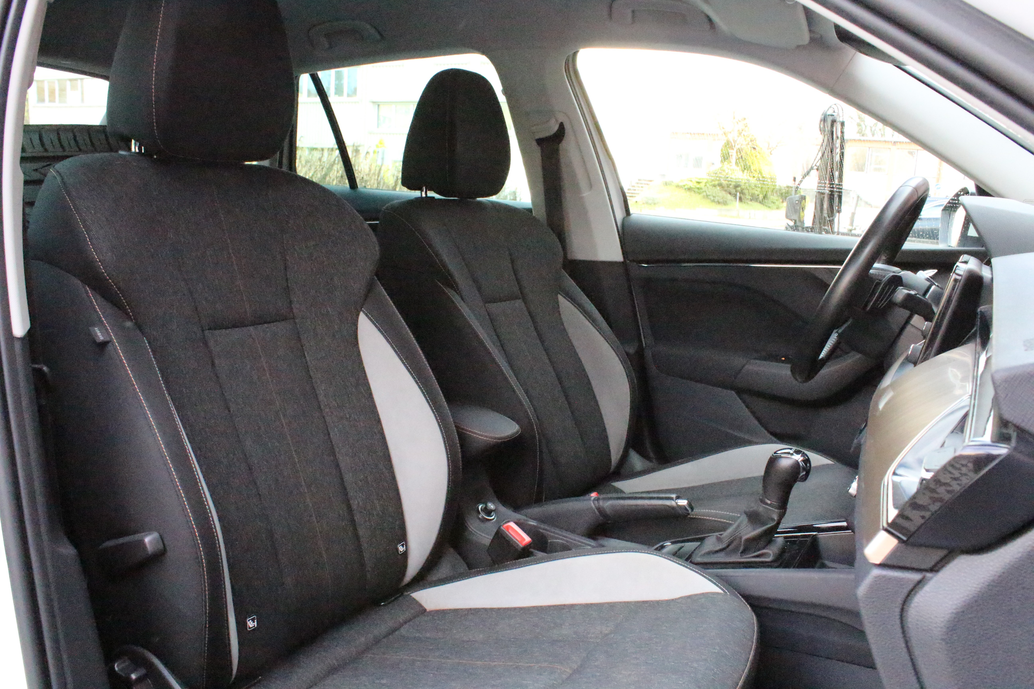 listing desktop thumbnail image 21