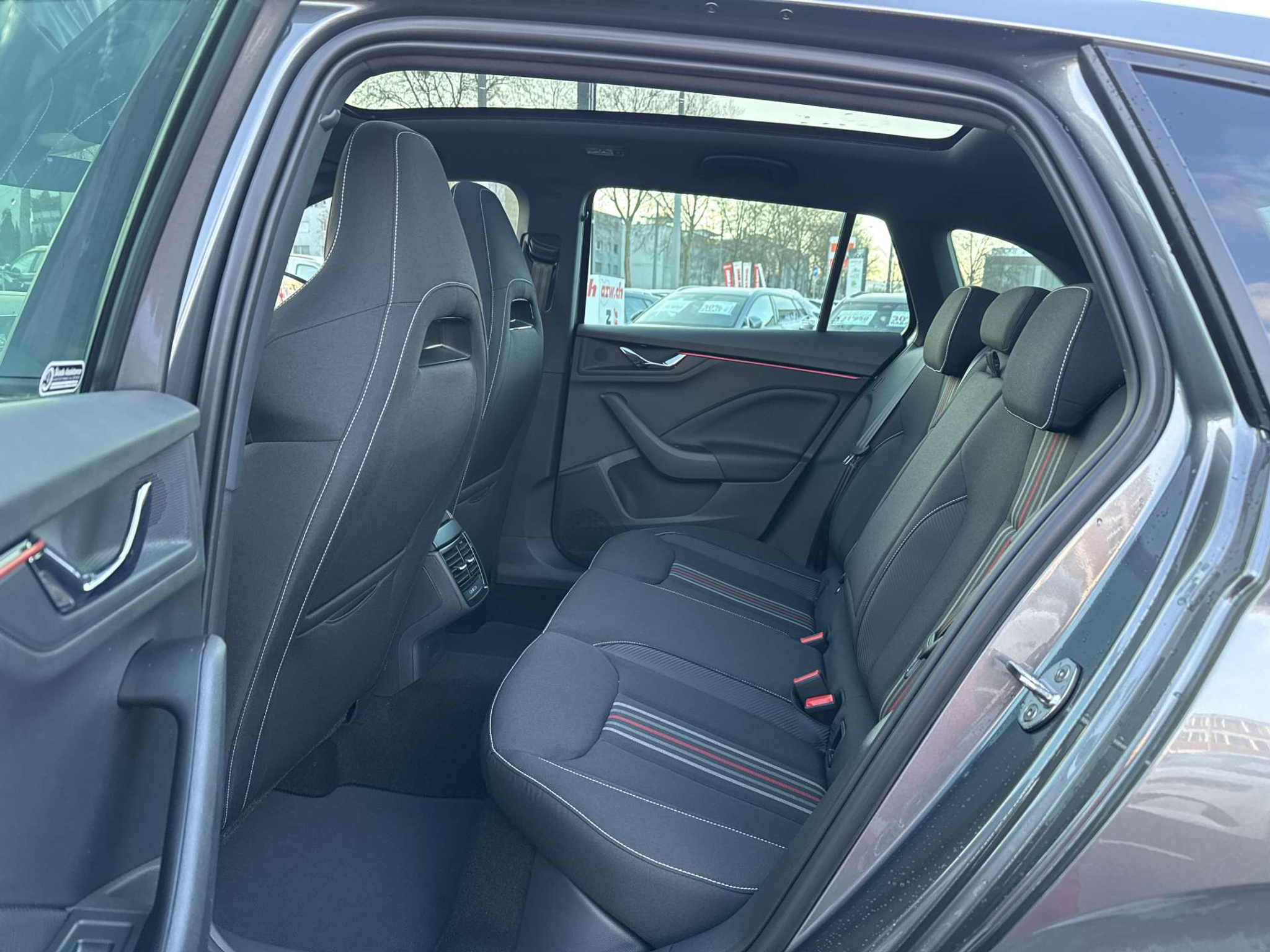 listing desktop thumbnail image 6