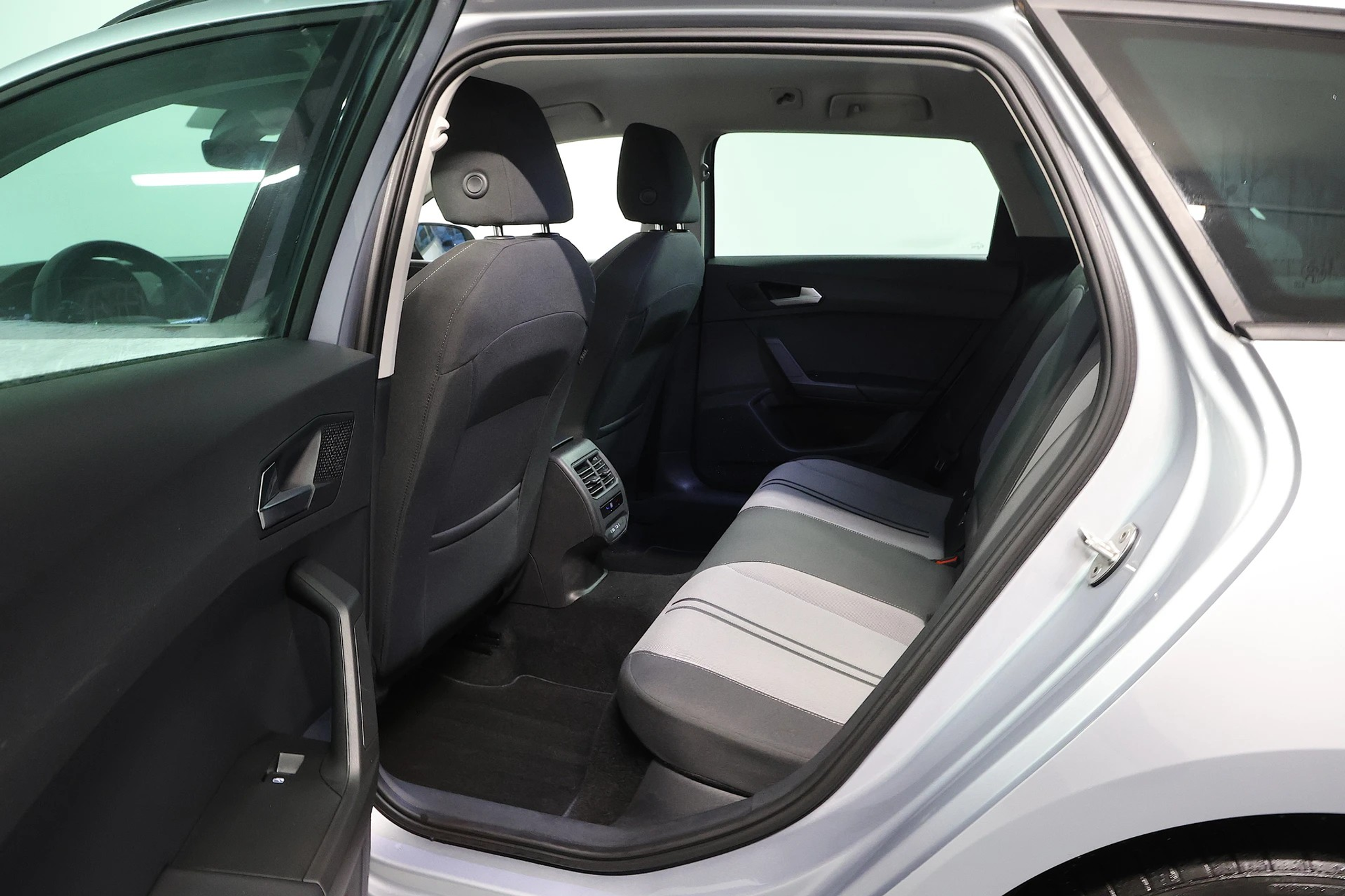 listing desktop thumbnail image 14