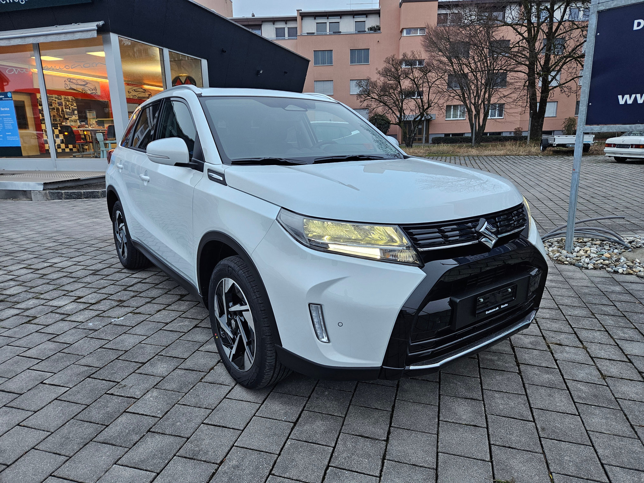 listing desktop thumbnail image 1