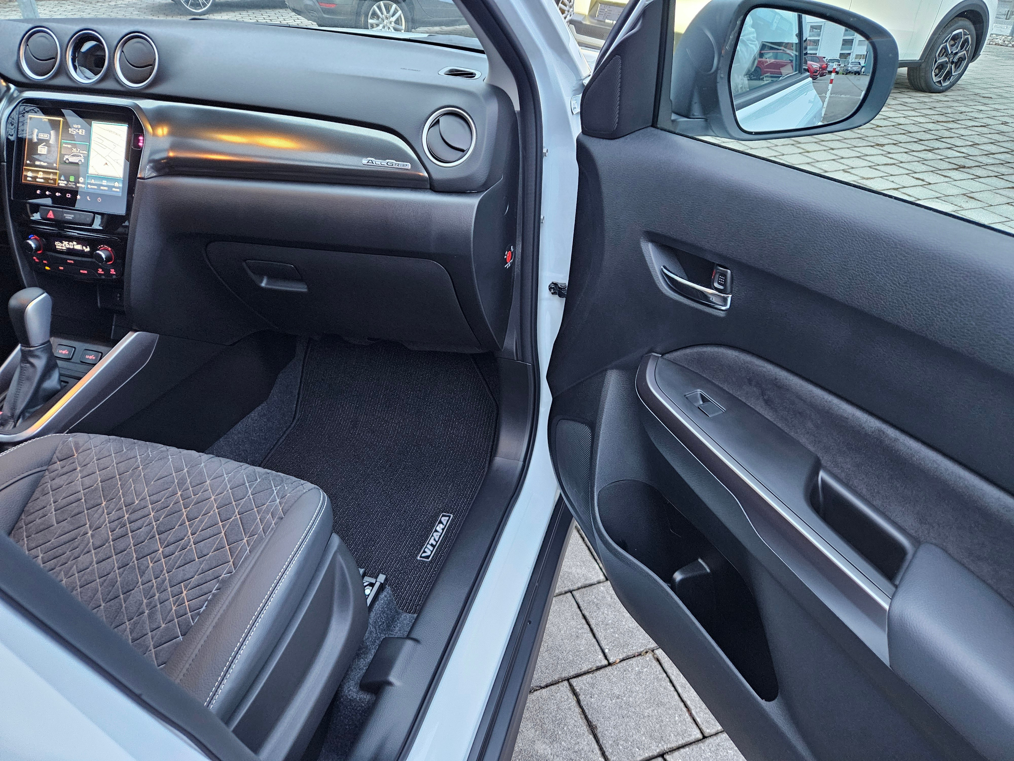 listing desktop thumbnail image 16