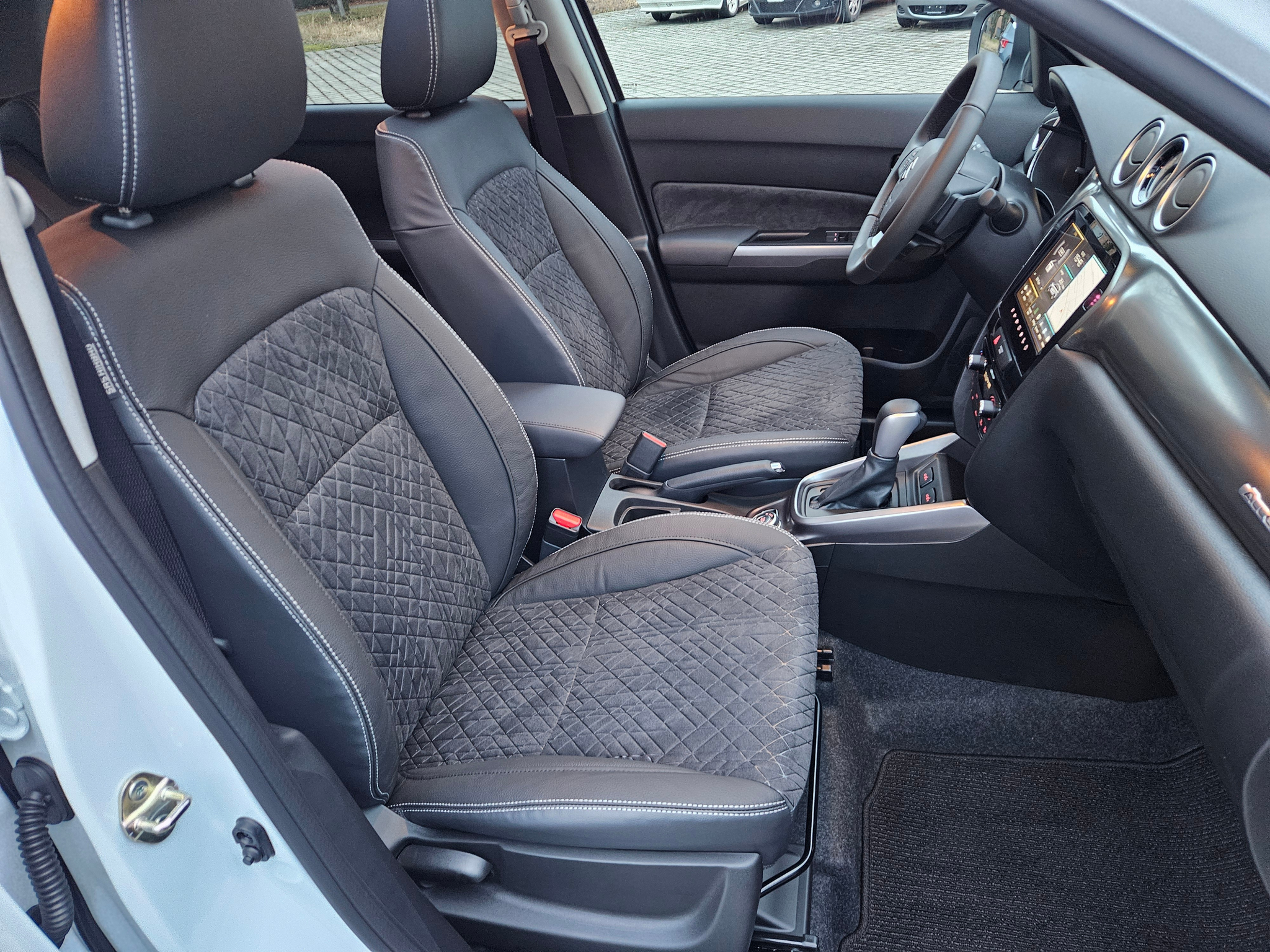 listing desktop thumbnail image 17