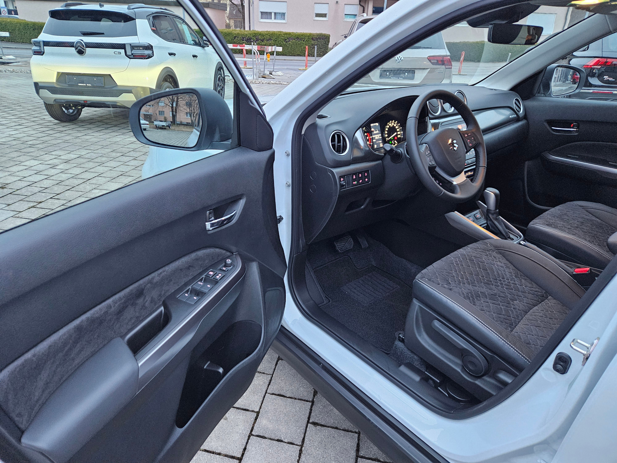 listing desktop thumbnail image 14