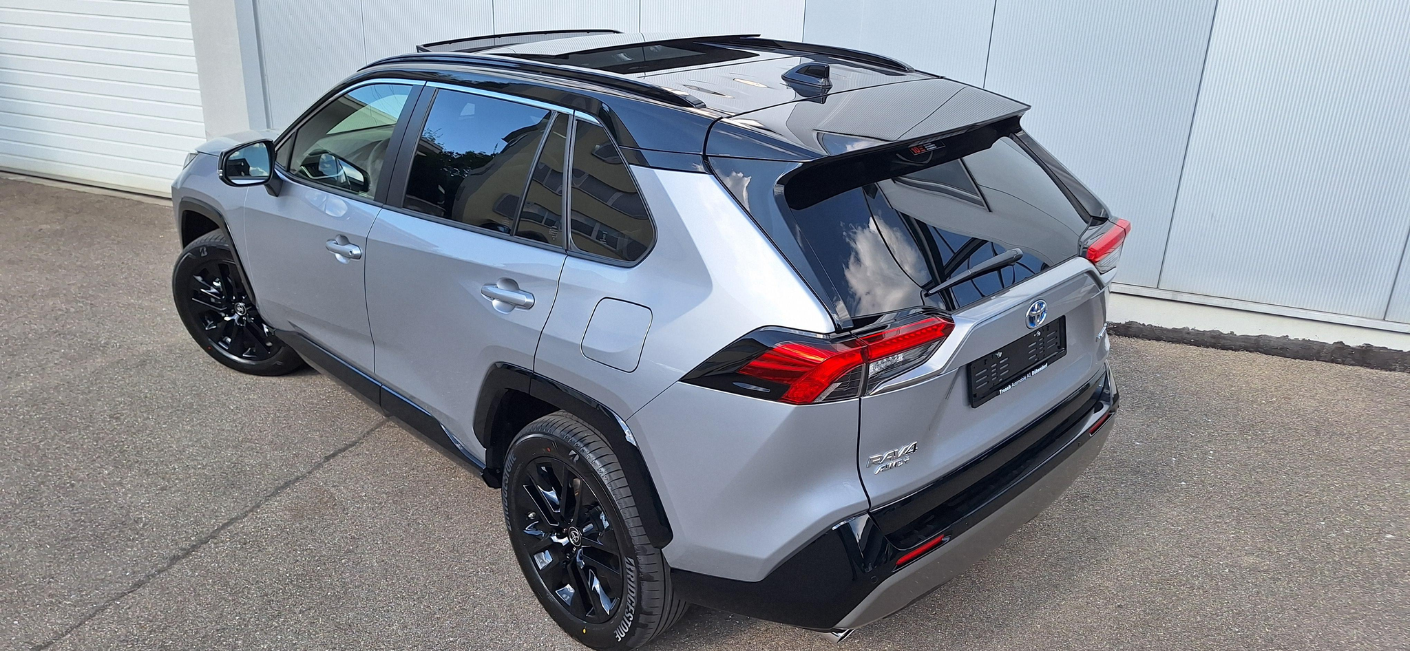 listing desktop thumbnail image 6