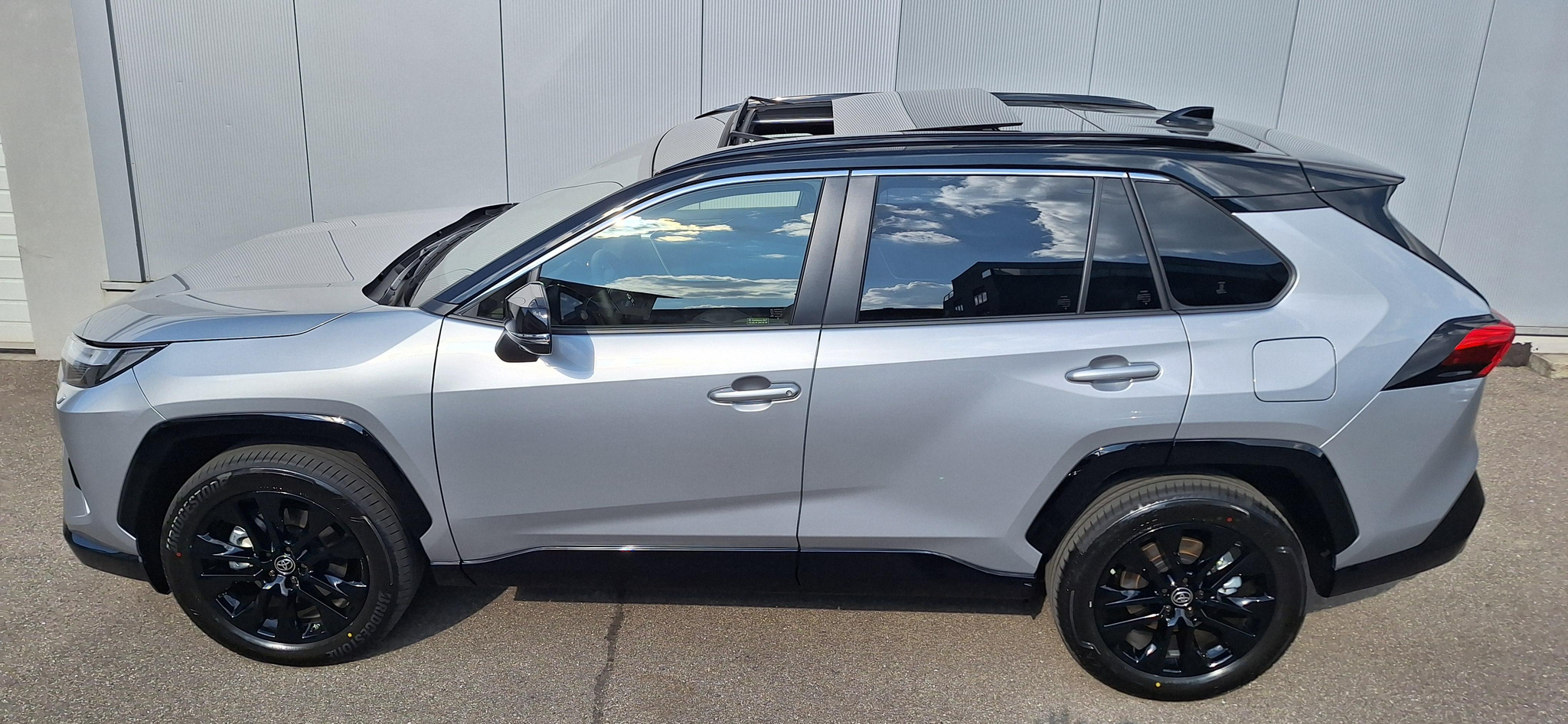 listing desktop thumbnail image 5